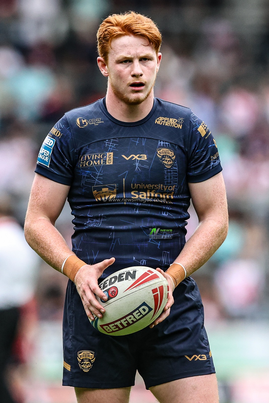 Jonny Vaughan of Salford Red Devils during pre-game warm up during the Betfred Super League round 16 match St Helens vs Salford Red Devils at Totally Wicked Stadium, St Helens, United Kingdom, 29th June 2025

(Photo by Alfie Cosgrove/News Images)