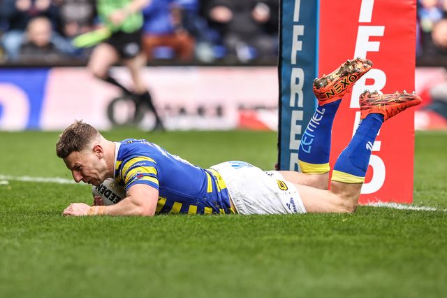 George Williams of Warrington Wolves goes over for a try during the Betfred Super League round 7 match Warrington Wolves vs Leigh Leopards at The Halliwell Jones Stadium, Warrington, United Kingdom on 04 April 2026

(Photo by Alfie Cosgrove/News Images)