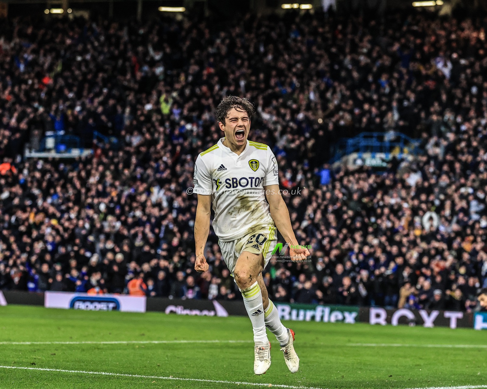 Daniel James #20 of Leeds United celebrates his goal to make it 3-1