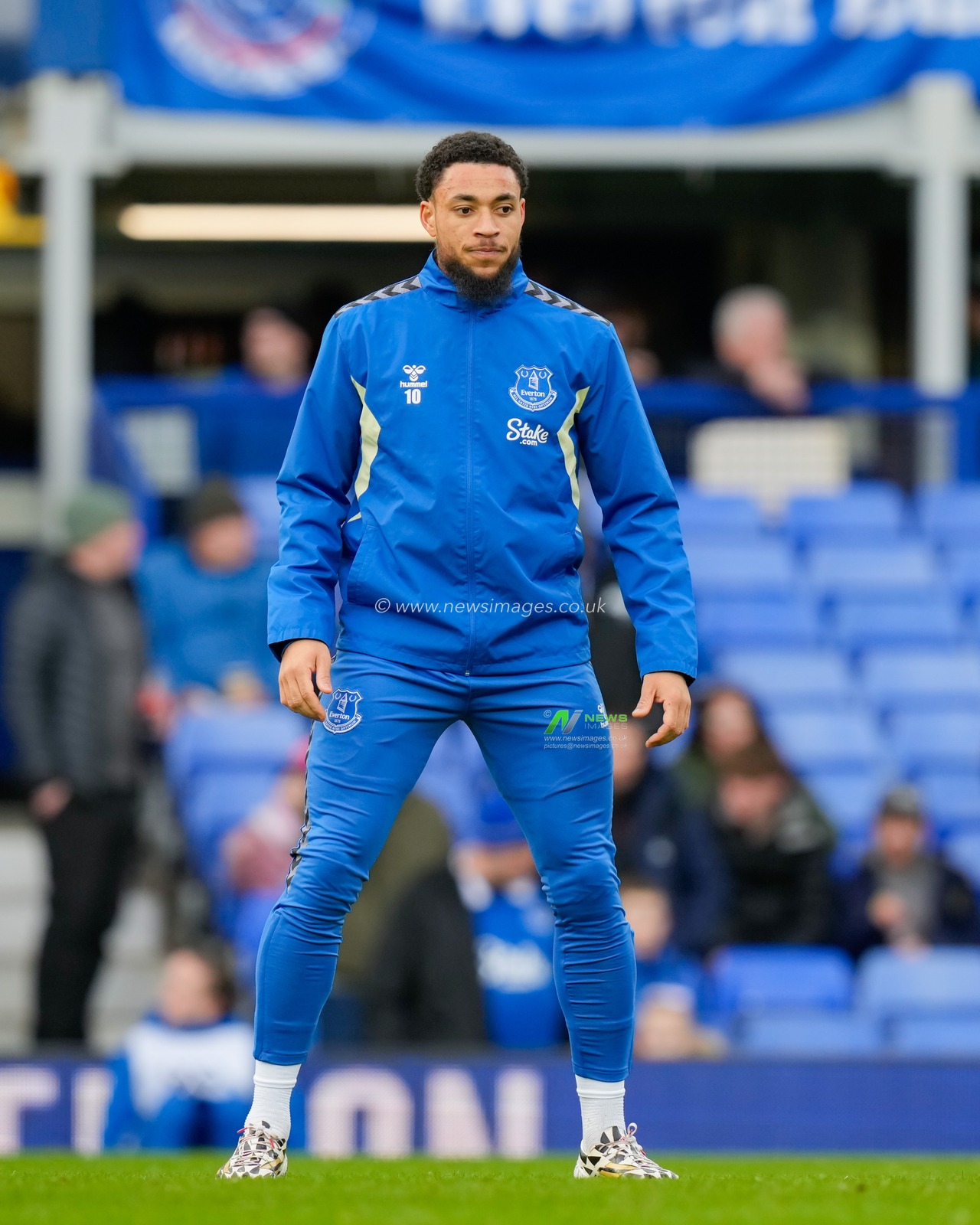 Arnaut Danjuma of Everton warms up ahead of the match, during the Emirates FA Cup Fourth Round match Everton vs Luton Town at Goodison Park, Liverpool, United Kingdom, 27th January 2024

(Photo by Steve Flynn/News Images)