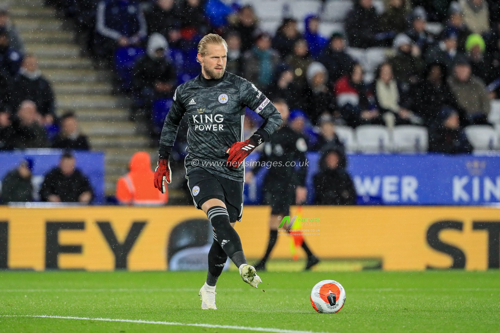 9th March 2020, King Power Stadium, Leicester, England; Premier League, Leicester City v Aston Villa : Kasper Schmeichel (1) of Leicester City in action during the game