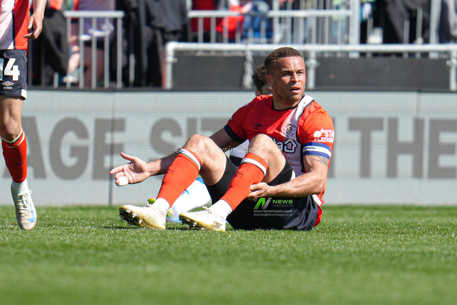 Carlton Morris of Luton Town during the Sky Bet Championship match Luton Town vs Leeds United at Kenilworth Road, Luton, United Kingdom, 5th April 2025

(Photo by Harvey Murphy/News Images)