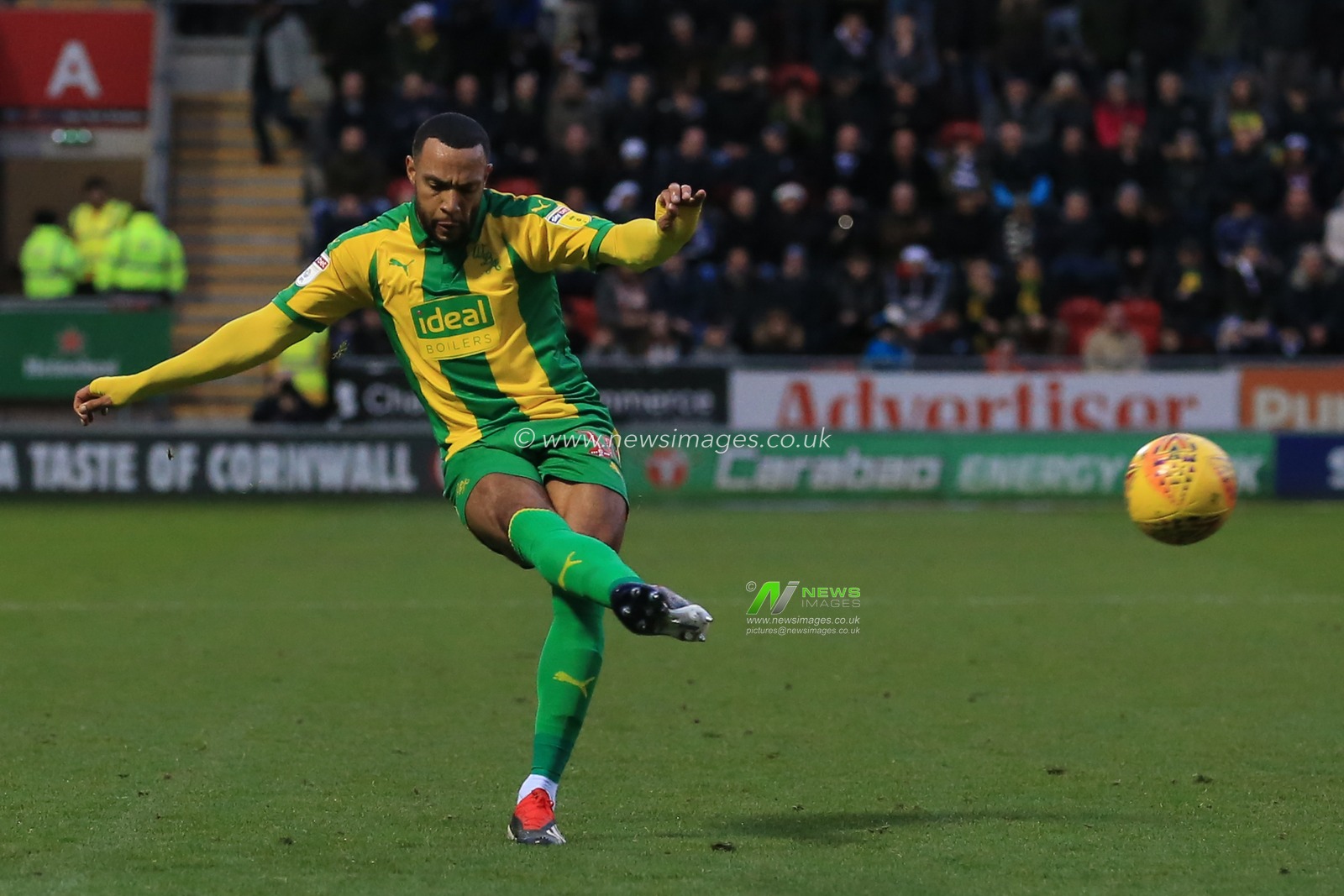 22nd December 2018, New York Stadium, Rotherham, England; Sky Bet Championship Rotherham Utd v West Bromwich Albion ; Matt Phillips (10) of West Brom shoots on goal 


Credit: Mark Cosgrove/News Images

English Football League images are subject to DataCo Licence