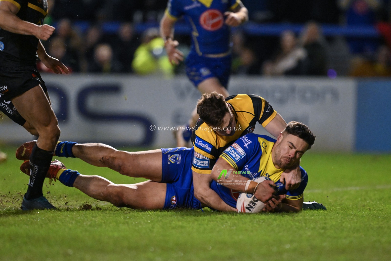 Joe Philbin of Warrington Wolves goes over for a try during the Betfred Super League Round 3 match Warrington Wolves vs Castleford Tigers at Halliwell Jones Stadium, Warrington, United Kingdom, 1st March 2024

(Photo by Craig Thomas/News Images)