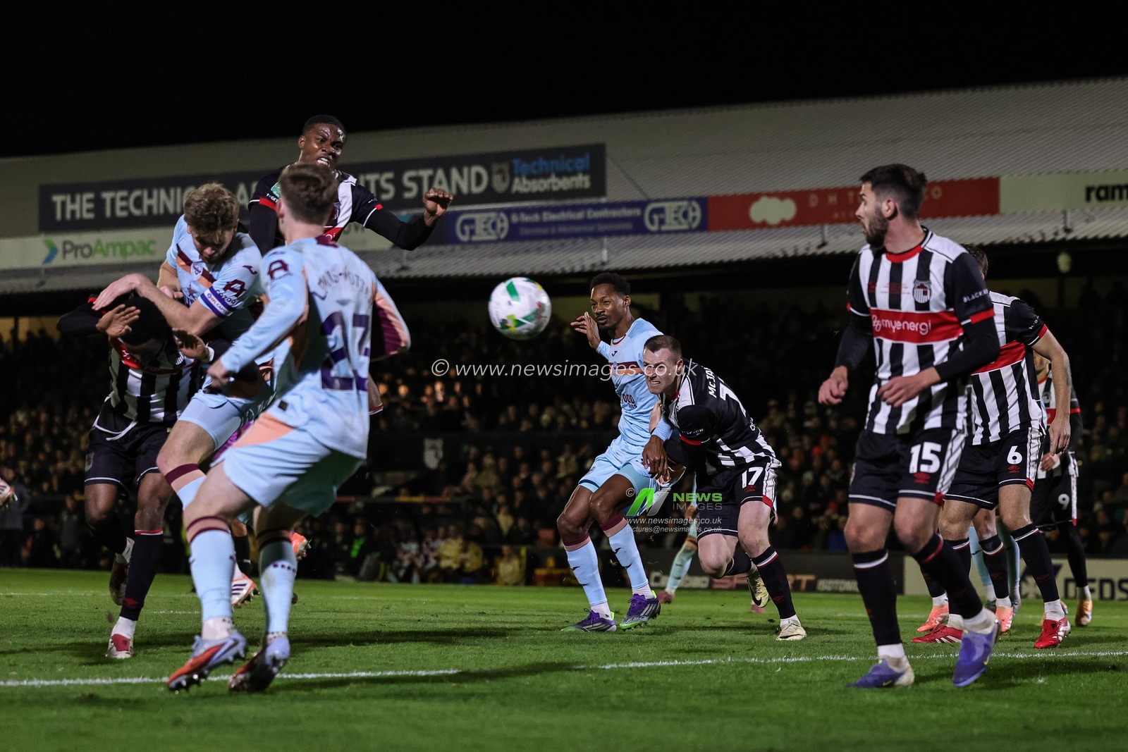 Nathan Collins of Brentford of scores to make it 0-5 during the Carabao Cup Last 16 Grimsby Town vs Brentford at Blundell Park, Cleethorpes, United Kingdom, 28th October 2025

(Photo by Mark Cosgrove/News Images)

*** GER AUT SUI OUT ***