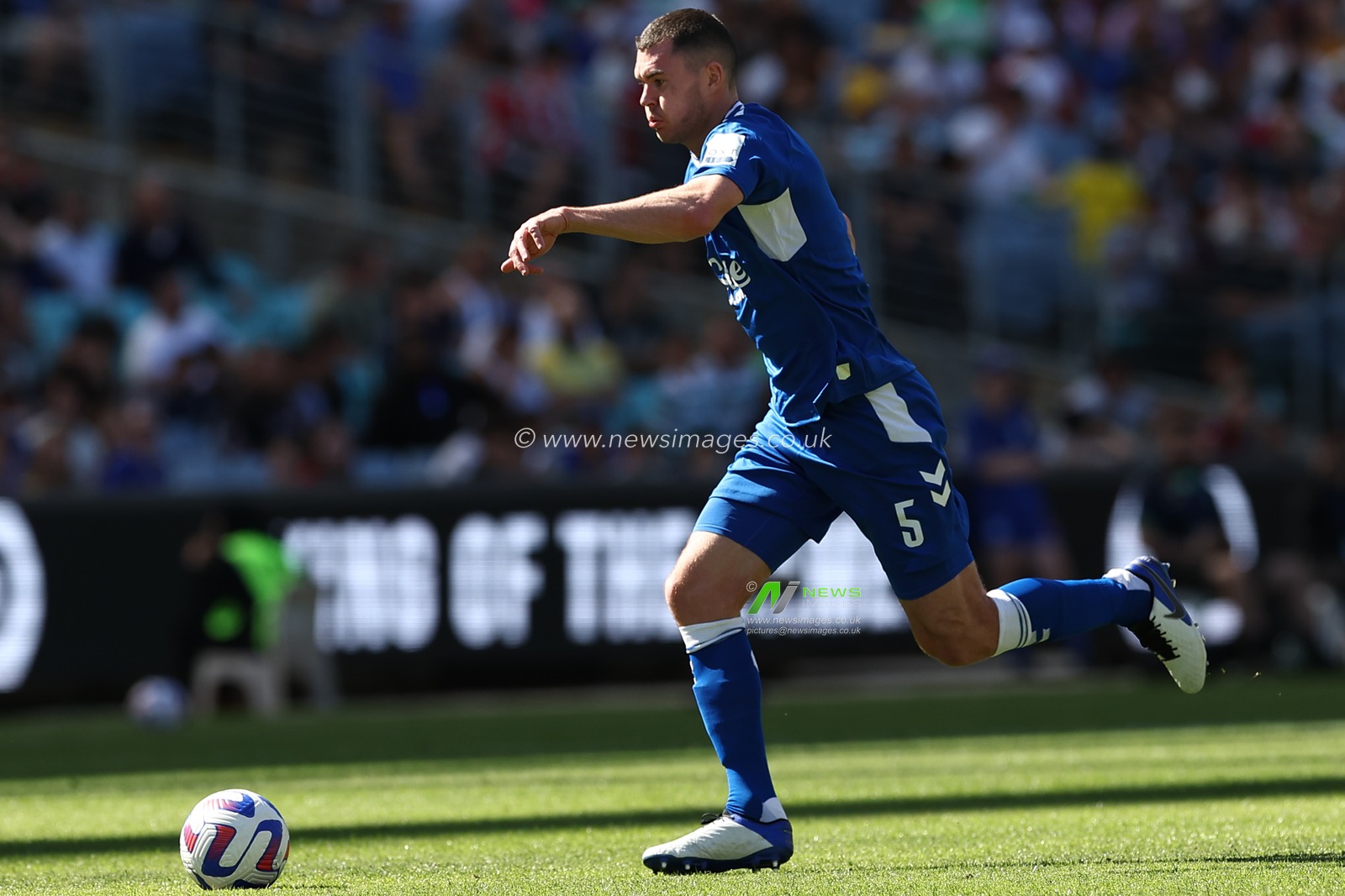 Michael Keane of Everton  dribbles during the Sydney Super Cup match Celtic vs Everton at Accor Stadium, Sydney, Australia, 20th November 2022

(Photo by Patrick Hoelscher/News Images)
