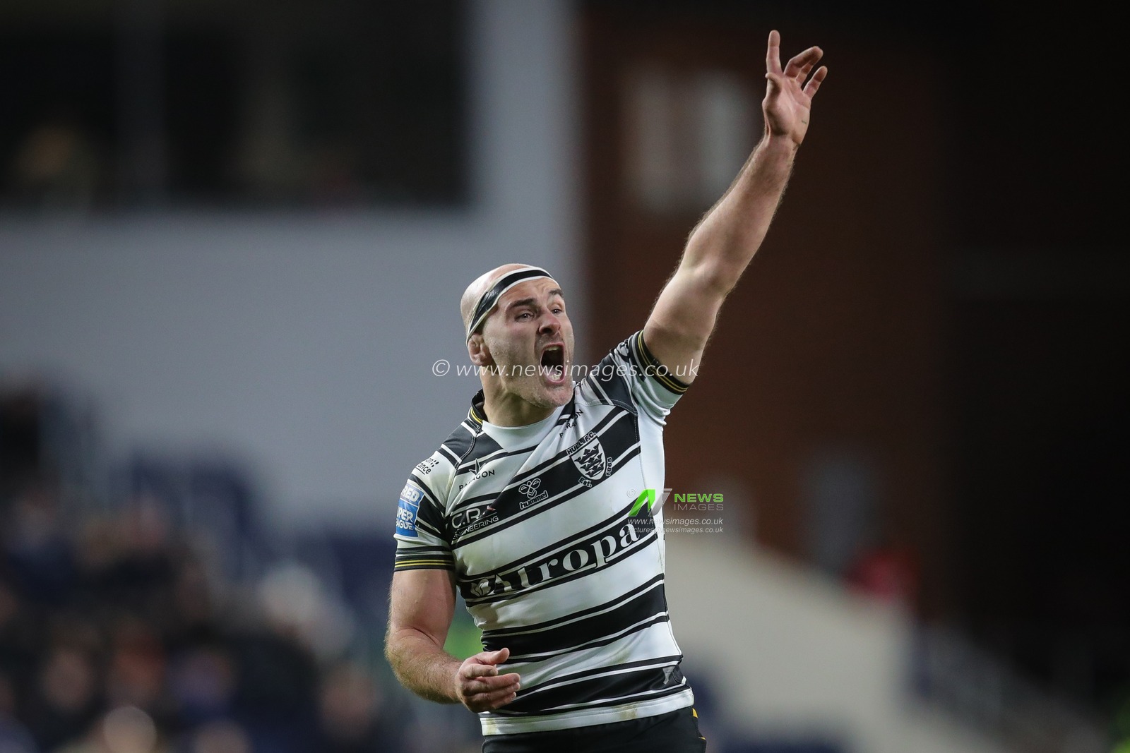 Danny Houghton #9 of Hull FC reacts during the Betfred Super League Round 2 match Leeds Rhinos vs Hull FC at Headingley Stadium, Leeds, United Kingdom, 24th February 2023

(Photo by James Heaton/News Images)