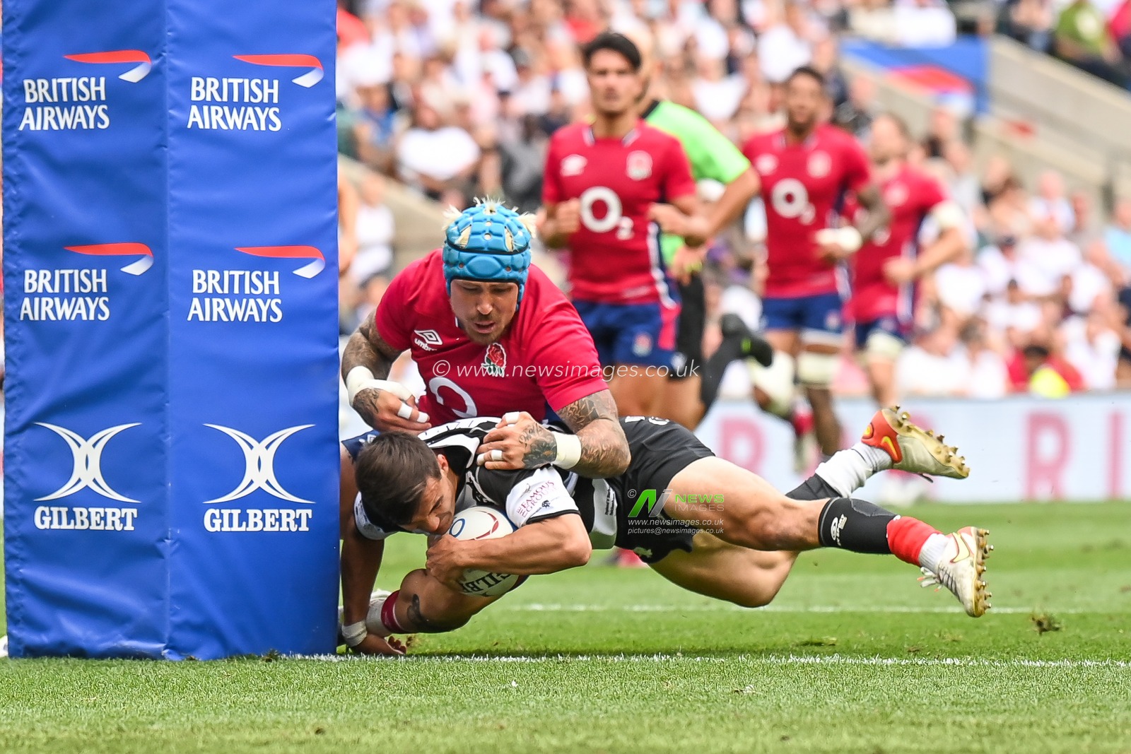 Max Spring of Barbarians goes over for a try