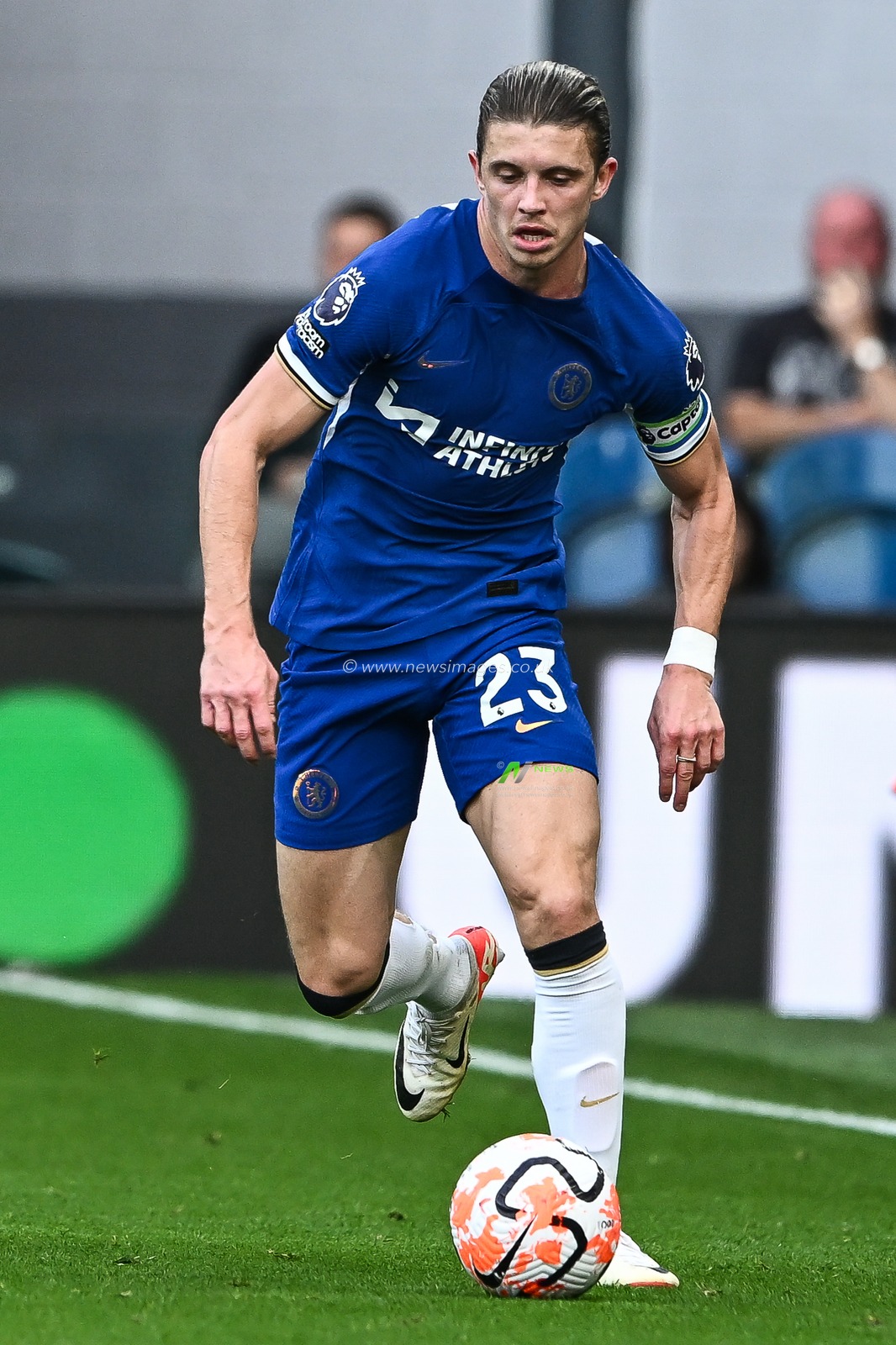 Conor Gallagher #23 of Chelsea makes a break with the ball during the Premier League match Burnley vs Chelsea at Turf Moor, Burnley, United Kingdom, 7th October 2023

(Photo by Craig Thomas/News Images)