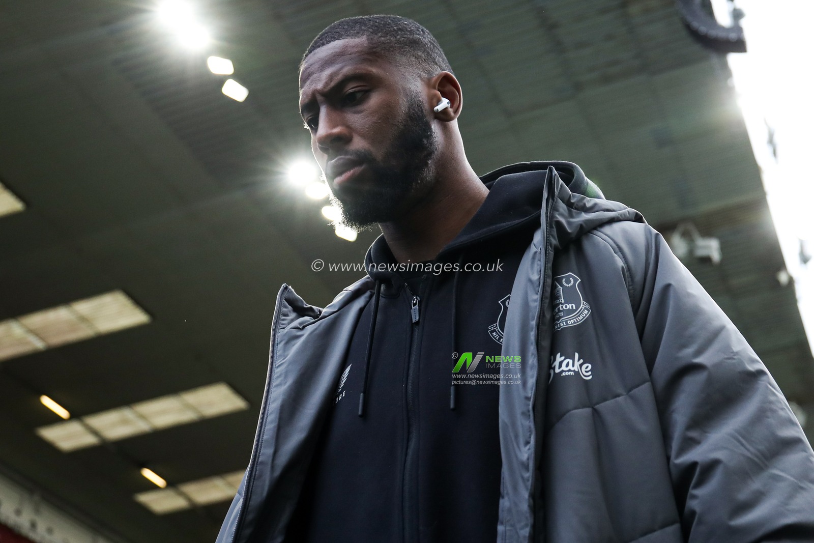Beto of Everton arrives at ground ahead of the Premier League match Burnley vs Everton at Turf Moor, Burnley, United Kingdom, 27th December 2025

(Photo by Jorge Horsted/News Images)

*** GER AUT SUI OUT ***