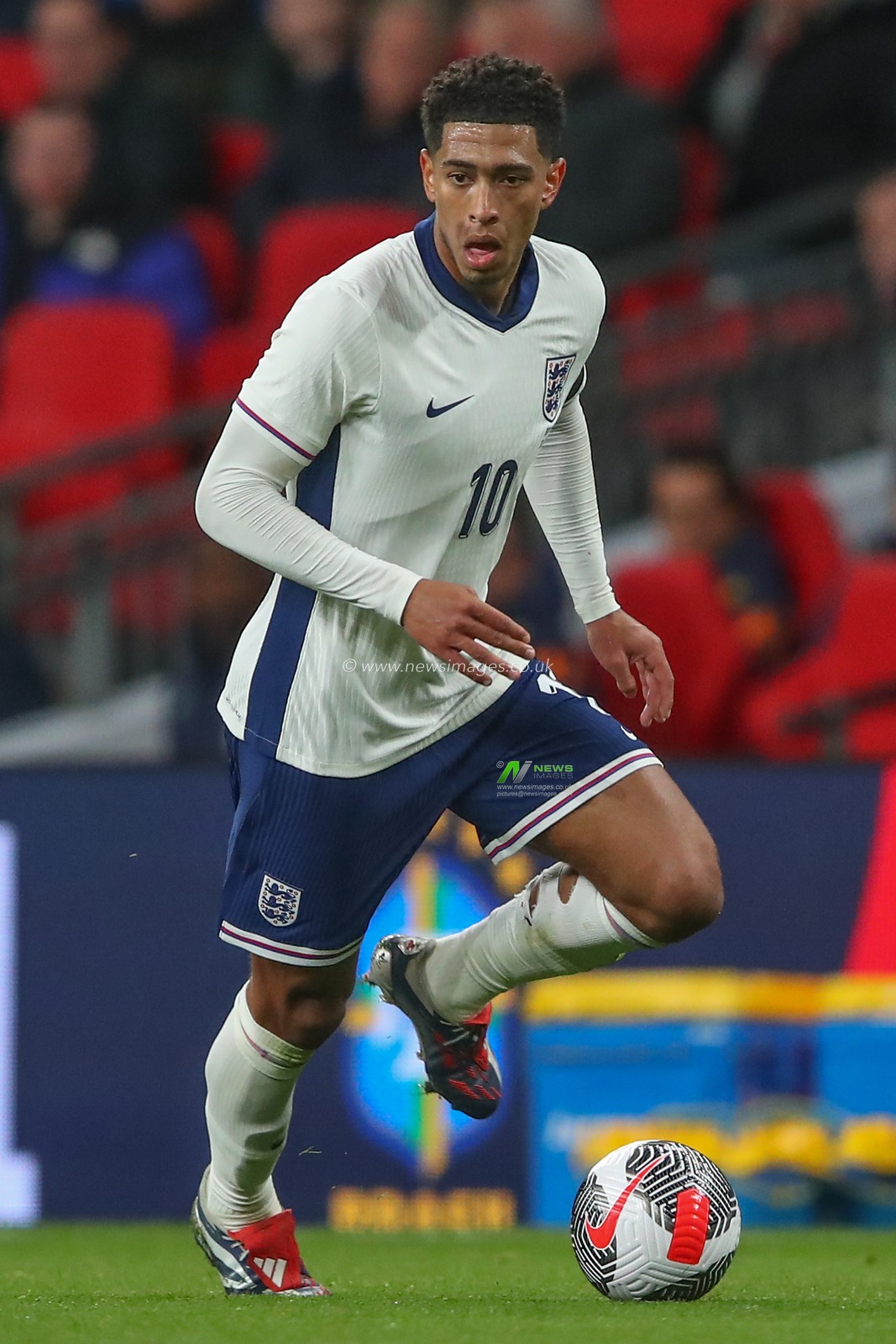 Jude Bellingham of England breaks with the ball during the International Friendly match England vs Brazil at Wembley Stadium, London, United Kingdom, 23rd March 2024

(Photo by Gareth Evans/News Images)