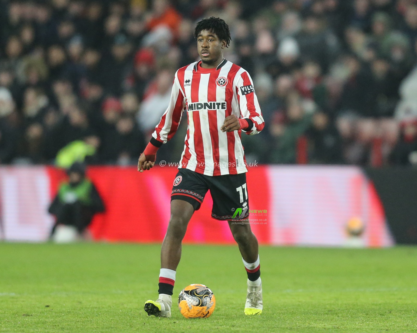 Andre Brooks of Sheffield United with the ball during the Emirates FA Cup Third Round match Sheffield United vs Mansfield Town at Bramall Lane, Sheffield, United Kingdom, 11th January 2026

(Photo by Richard Bierton/News Images)