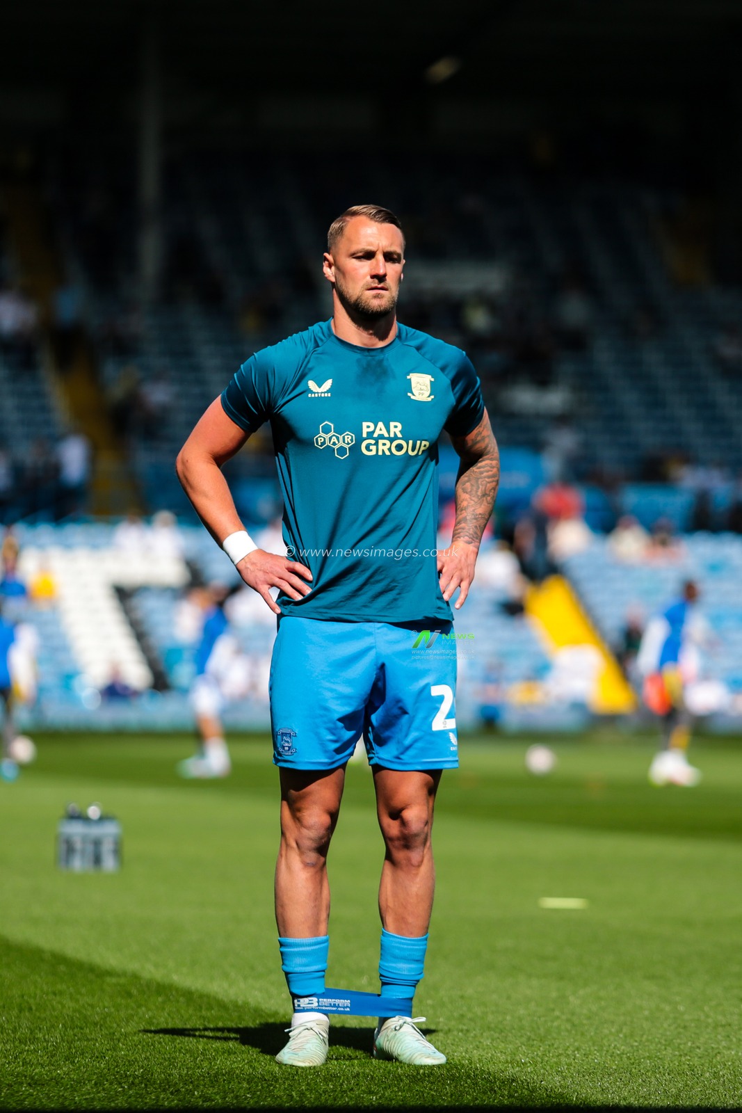 Ryan Porteous of Preston North End in the pregame warmup session during the Sky Bet Championship match Leeds United vs Preston North End at Elland Road, Leeds, United Kingdom, 12th April 2025

(Photo by Richard Bierton/News Images)