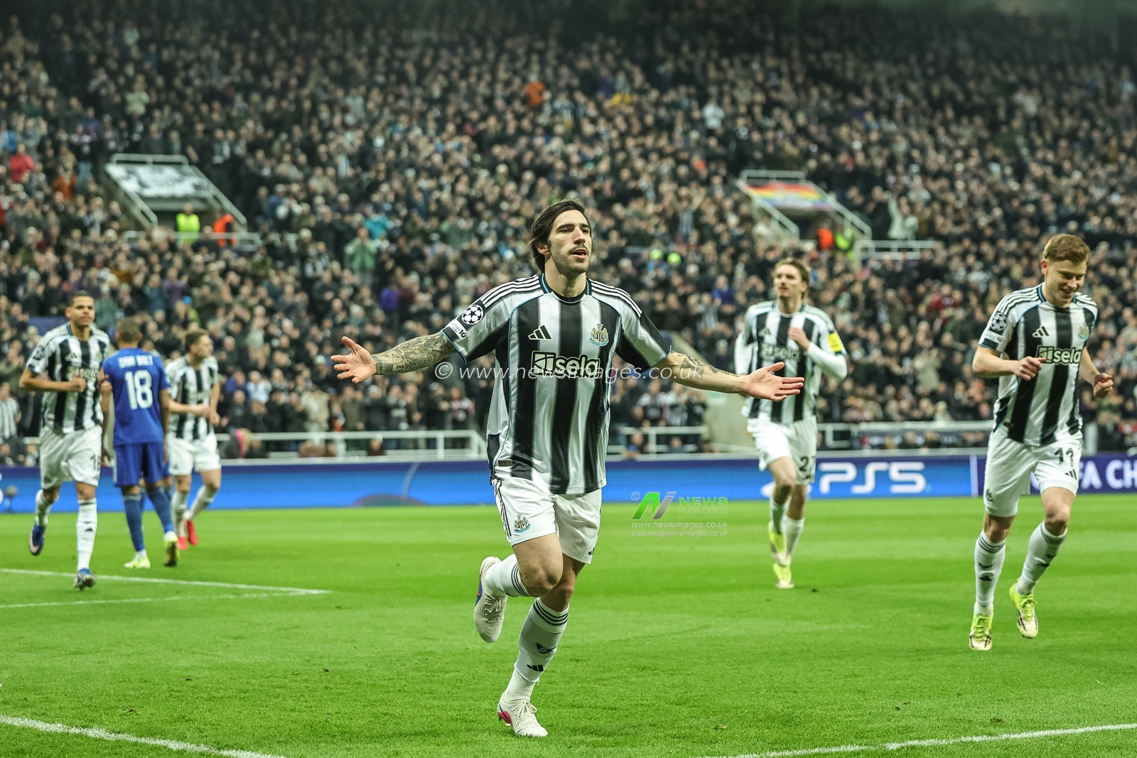Sandro Tonali of Newcastle Untied celebrates his goal to make it 1-0 during the UEFA Champions League Knockout Round Play-offs Newcastle Untied vs Qarabag at St. James's Park, Newcastle, United Kingdom on 24 February 2026

(Photo by Mark Cosgrove/News Images)