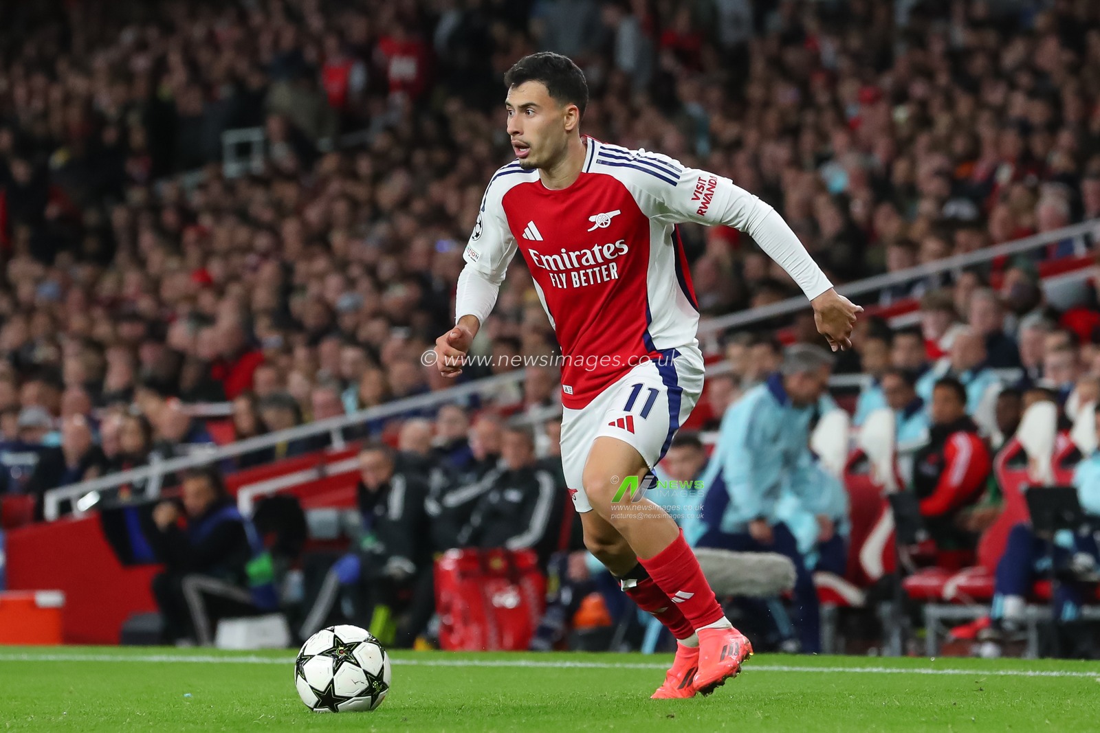 Gabriel Martinelli of Arsenal breaks forwards with the ball during the UEFA Champions League, League Stage Arsenal vs FC Shakhtar Donetsk at Emirates Stadium, London, United Kingdom, 22nd October 2024

(Photo by Izzy Poles/News Images)