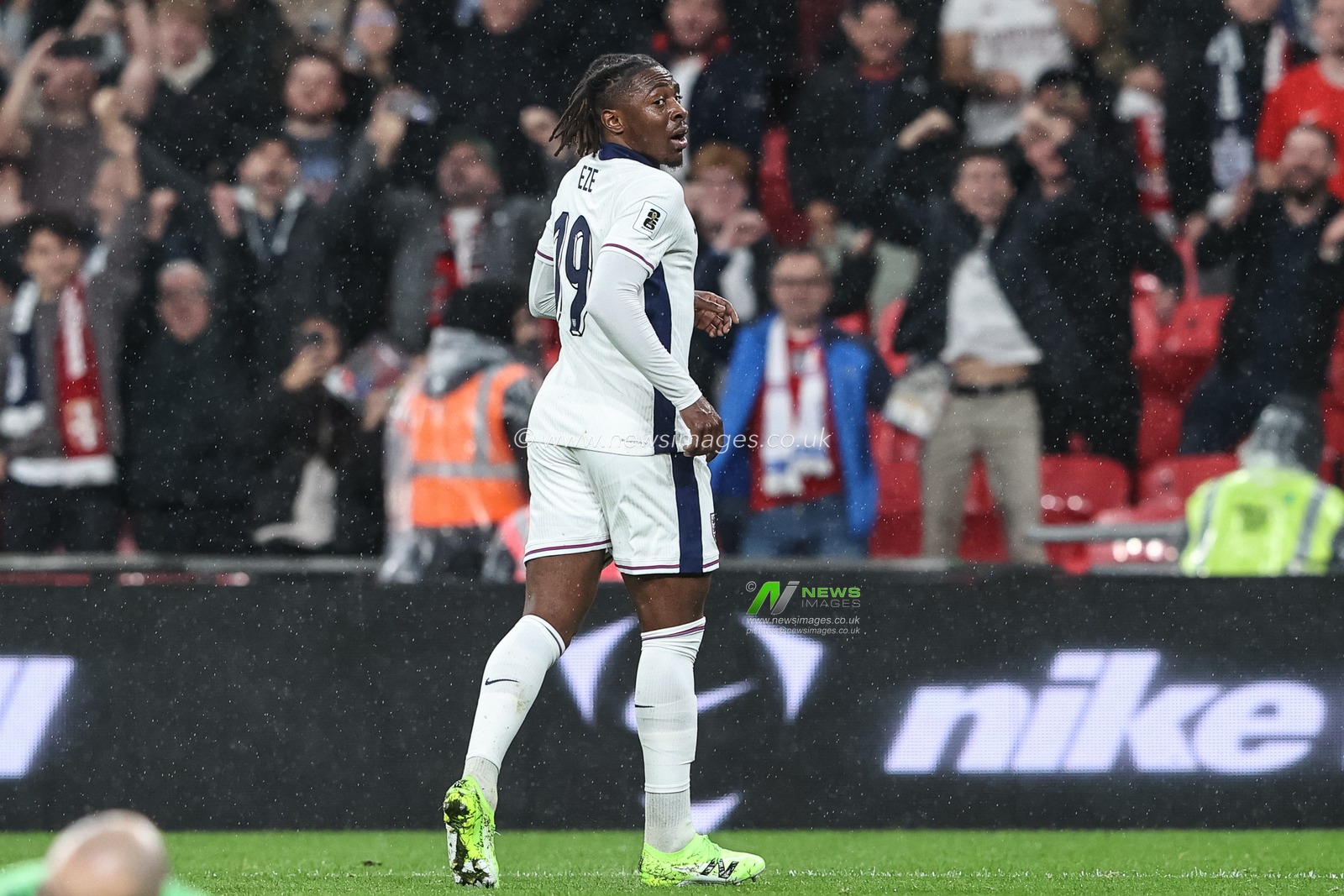 Eberechi Eze of England celebrates his goal to make it 2-0 during the FIFA World Cup Qualifiers round 9 match England vs Serbia at Wembley Stadium, London, United Kingdom, 13th November 2025

(Photo by Alfie Cosgrove/News Images)

*** GER AUT SUI OUT ***