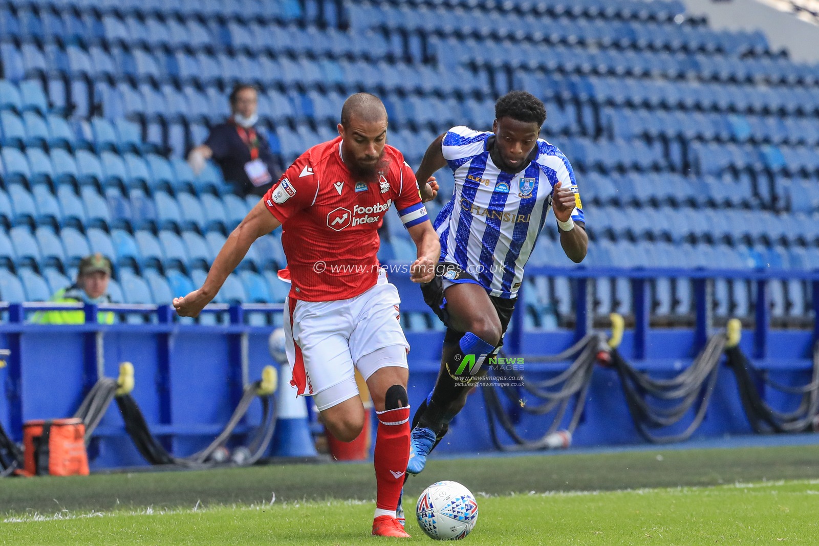Lewis Grabban (7) of Nottingham Forest breaks with the ball leaving Dominic Iorfa (27) of Sheffield Wednesday behind