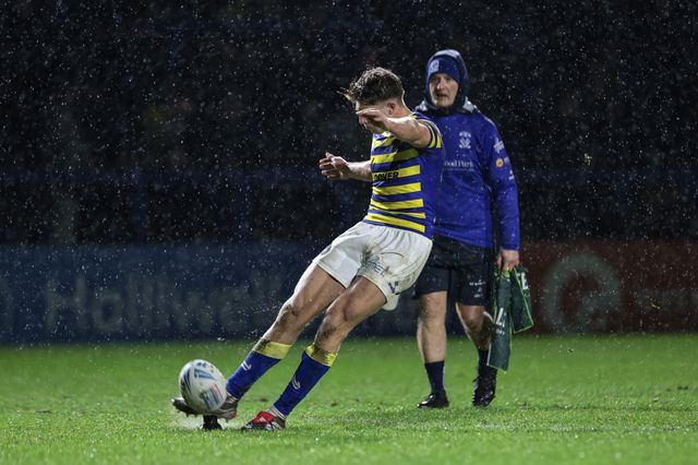 Ewan Irwin of Warrington Wolves converts for a goal during the Pre Season match Warrington Wolves vs Leigh Leopards at Halliwell Jones Stadium, Warrington, United Kingdom, 30th January 2026

(Photo by Mark Cosgrove/News Images)