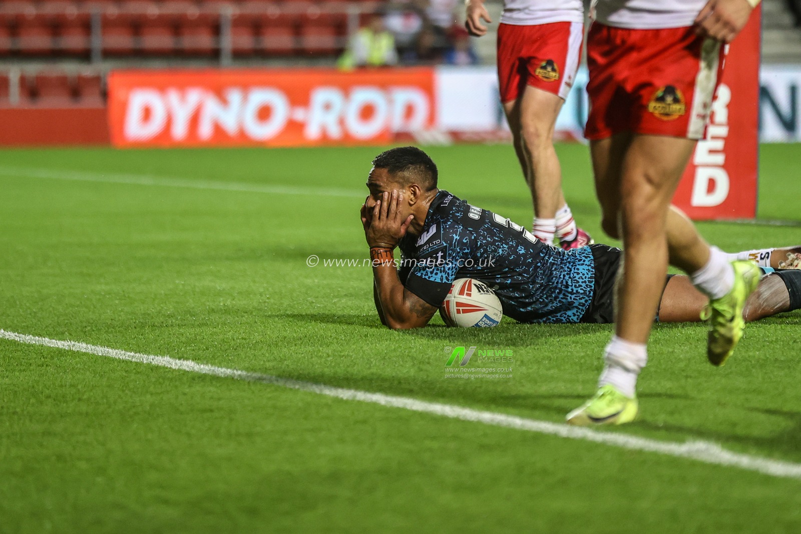 Joe Ofahengaue of Leigh Leapords celebrates his try during the Betfred Super League round 19 match St Helens vs Leigh Leopards at Totally Wicked Stadium, St Helens, United Kingdom, 17th July 2025

(Photo by Alfie Cosgrove/News Images)