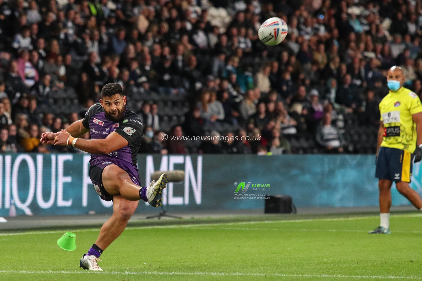 Rhyse Martin (12) of Leeds Rhinos scores the conversion kick