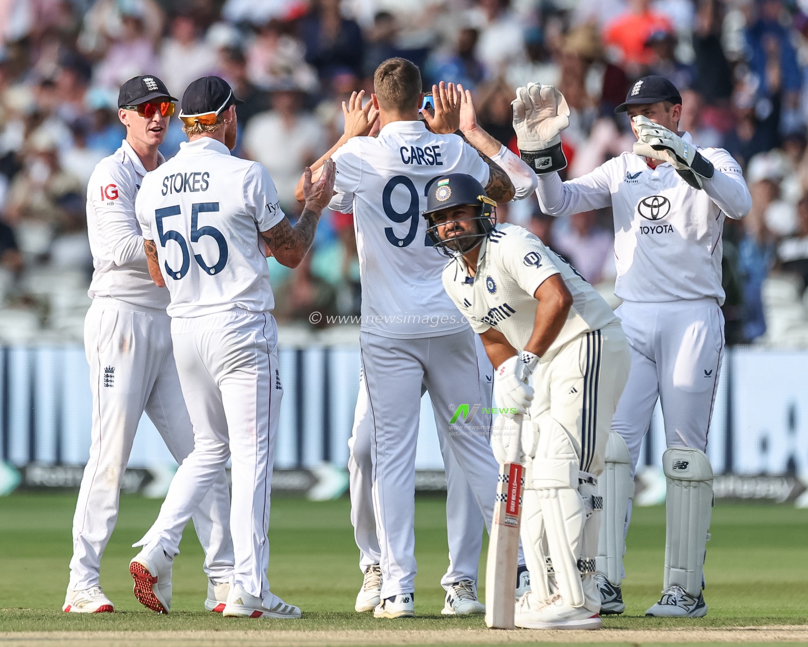 Brydon Carse of England celebrates bowling Karun Nair of India out by LBW with team mates during the 3rd Rothesay Test Match Day 4 England v India at Lords, London, United Kingdom, 13th July 2025

(Photo by Mark Cosgrove/News Images)