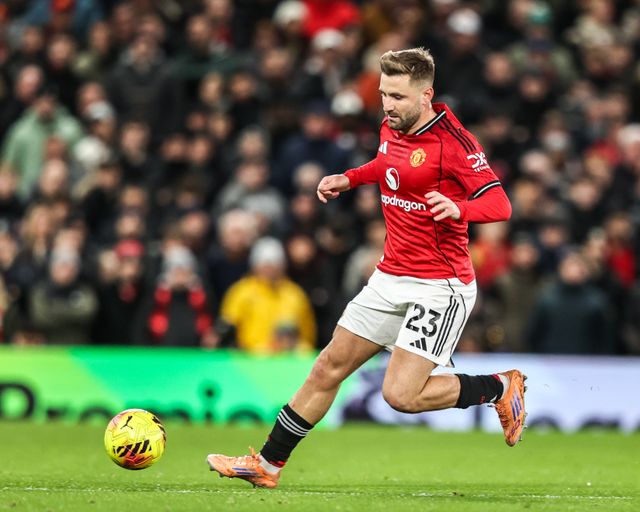 Luke Shaw of Manchester Untied passes the ball during the Premier League match Manchester United vs Newcastle United at Old Trafford, Manchester, United Kingdom, 26th December 2025

(Photo by Alfie Cosgrove/News Images)

*** GER AUT SUI OUT ***