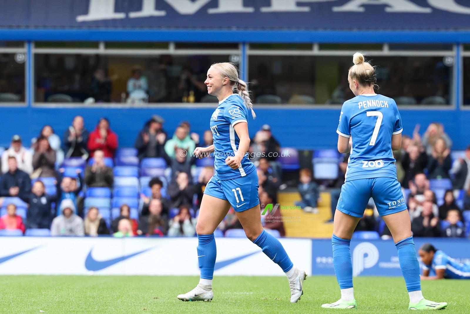 Ashley Hodson #11 of Birmingham City celebrates her goal to make it 3-0 during the The Fa Women's Super League match Birmingham City Women vs Coventry United Women at St Andrews, Birmingham, United Kingdom, 25th September 2022

(Photo by Simon Bissett/News Images)