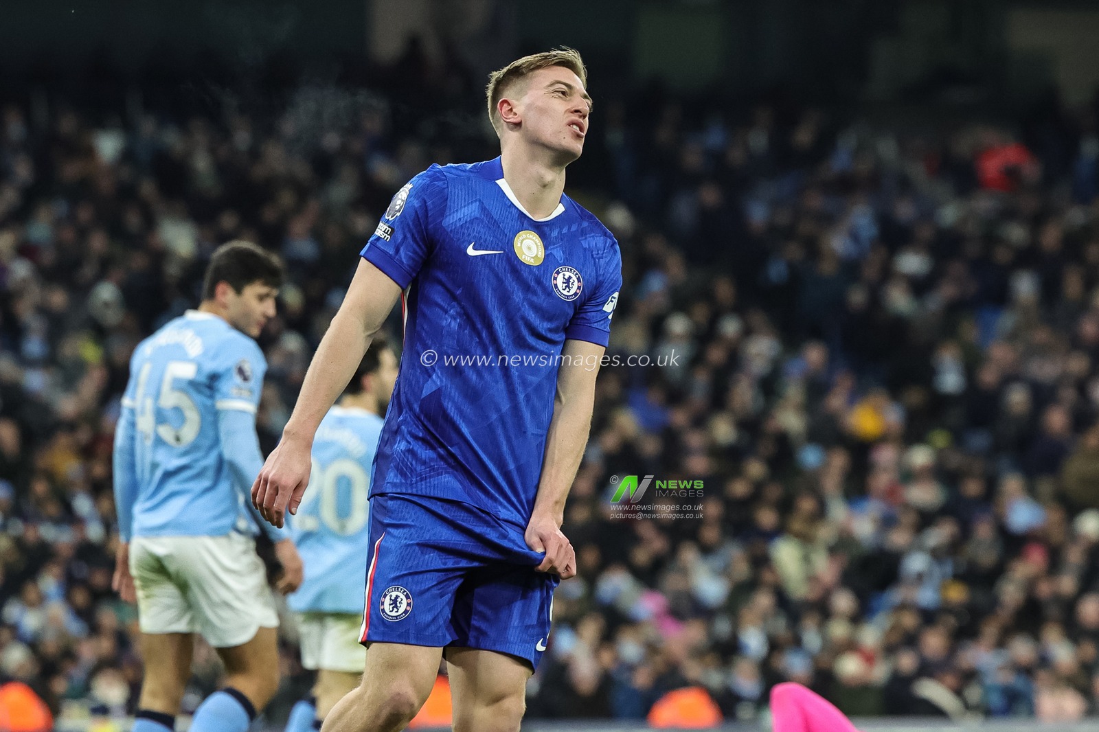 Liam Delap of Chelsea reacts after a missed chance on goal during the Premier League match Manchester City vs Chelsea at Etihad Stadium, Manchester, United Kingdom, 4th January 2026

(Photo by Mark Cosgrove/News Images)

*** GER AUT SUI OUT ***