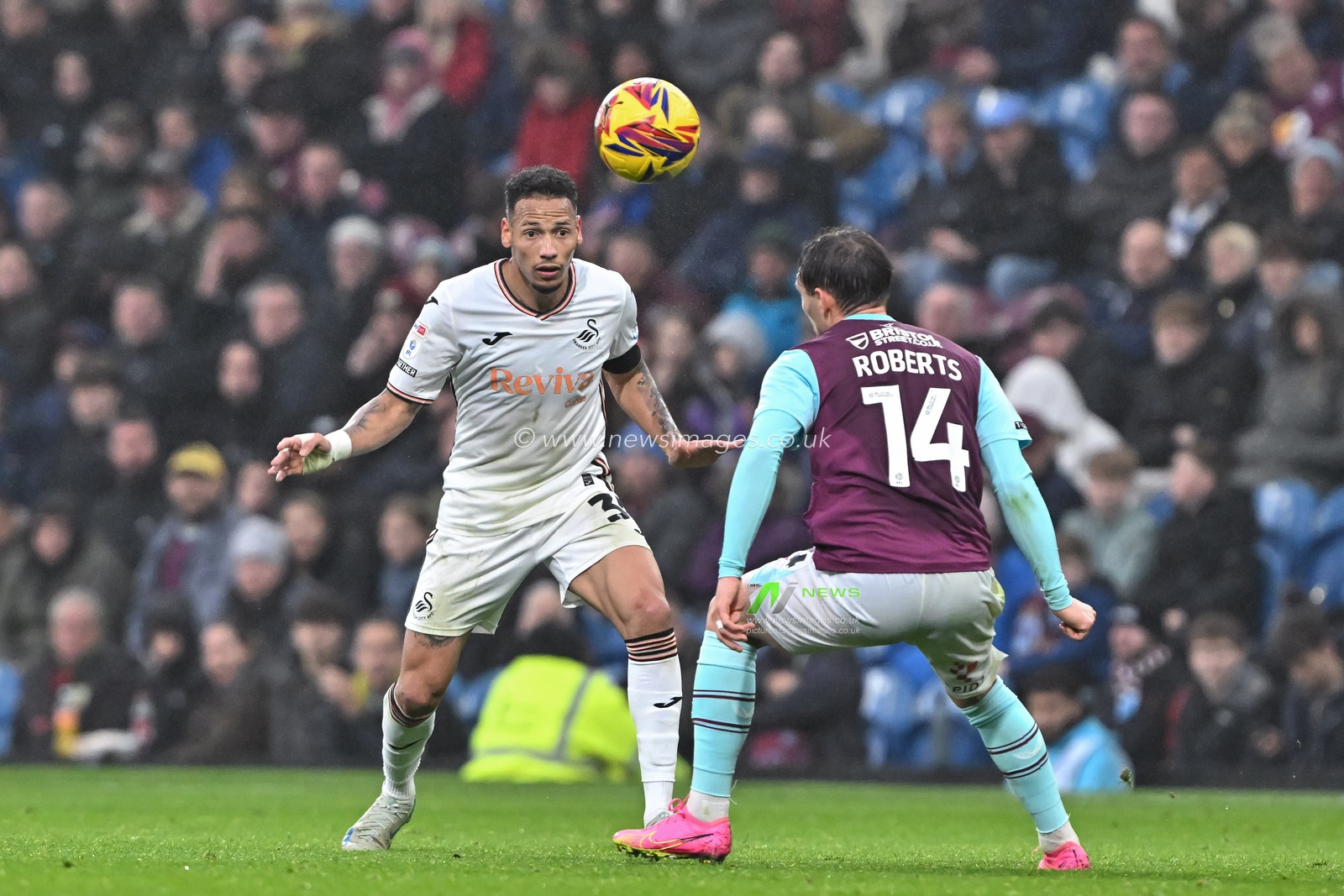 Ronald of Swansea City heads the ball forward during the Sky Bet Championship match Burnley vs Swansea City at Turf Moor, Burnley, United Kingdom, 10th November 2024

(Photo by Cody Froggatt/News Images)