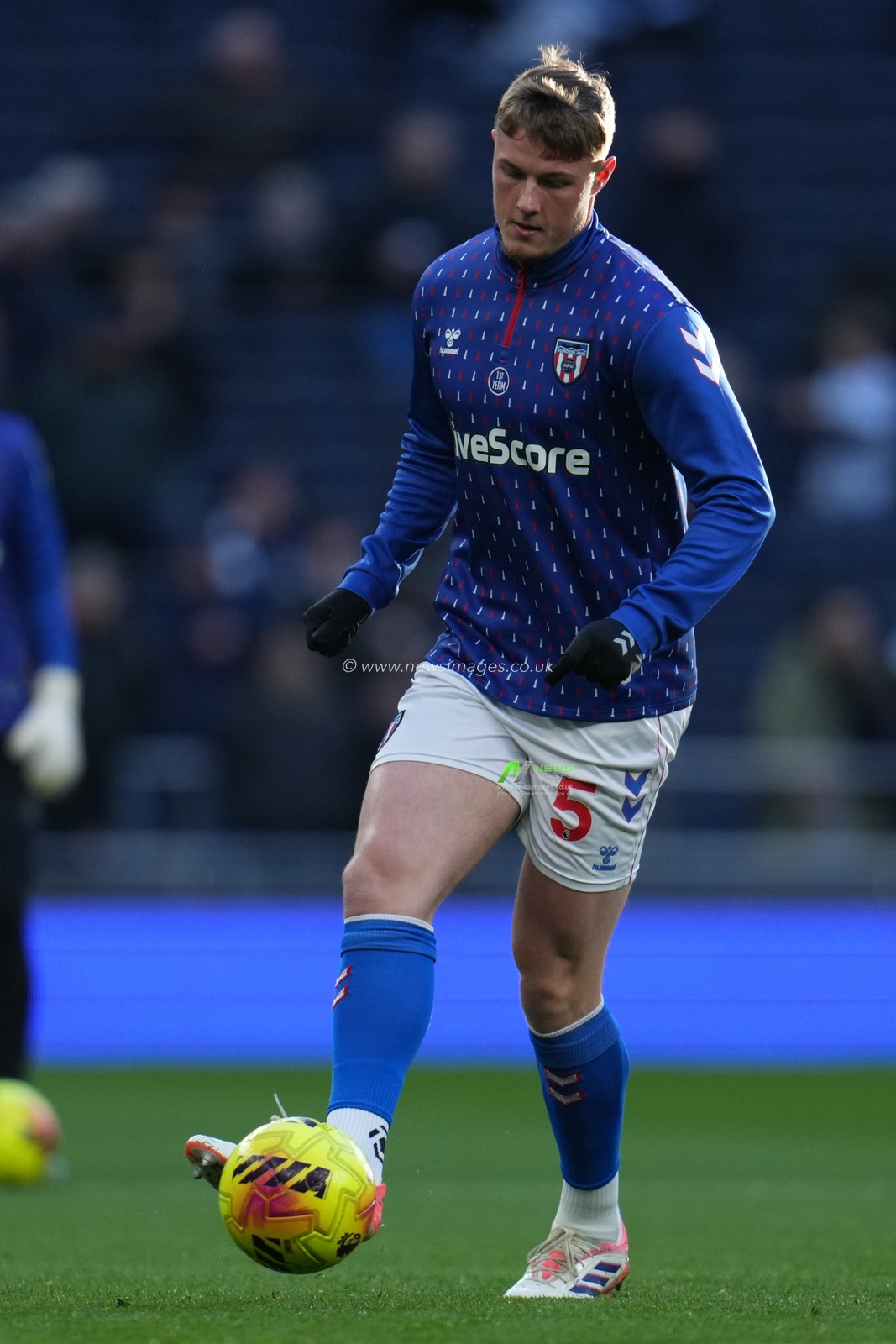 Daniel Ballard of Sunderland ahead of the Premier League match Tottenham Hotspur vs Sunderland at Tottenham Hotspur Stadium, London, United Kingdom, 4th January 2026

(Photo by Harvey Murphy/News Images)

*** GER AUT SUI OUT ***