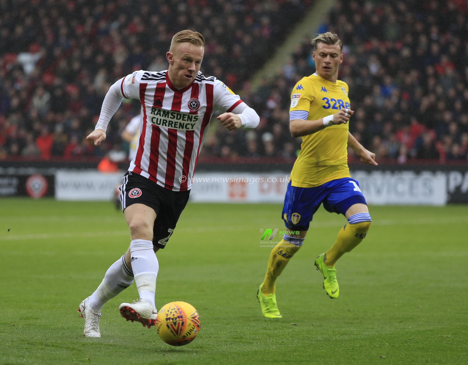 1st December 2018, Bramall Lane, Sheffield, England; Sky Bet Championship, Sheffield United v Leeds United ; Mark Duffy (21) of Sheffield United runs forward with the ball

Credit: Conor Molloy/News Images

English Football League images are subject to DataCo Licence