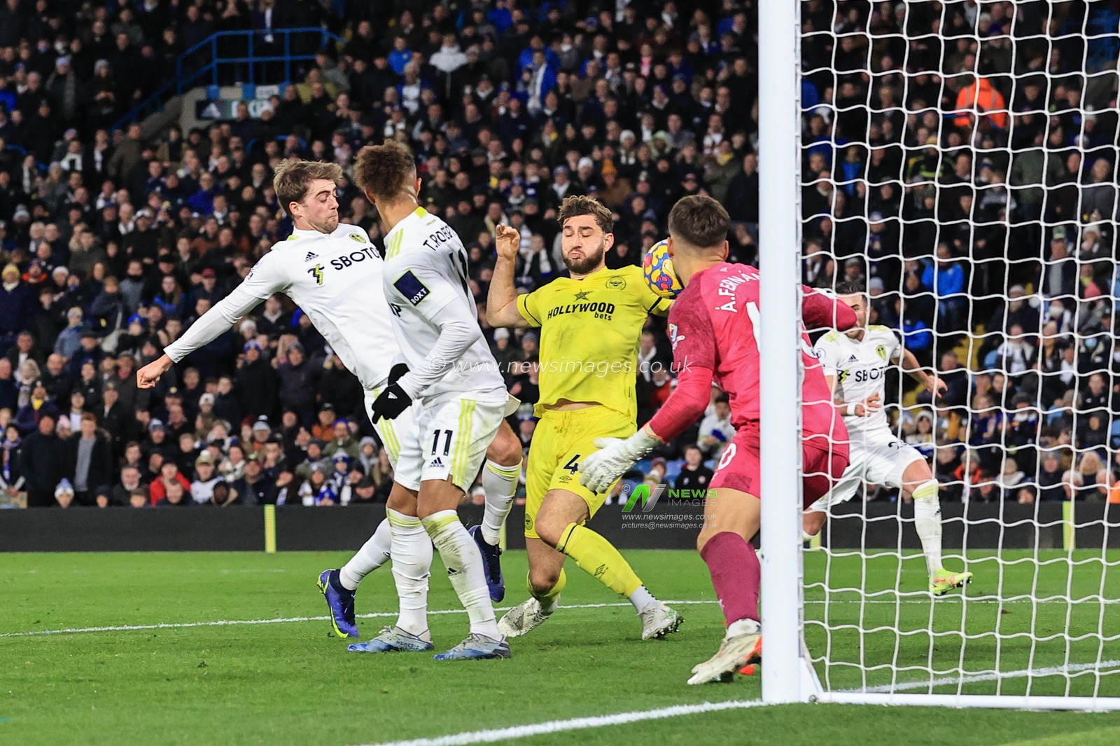 Patrick Bamford #9 of Leeds United celebrates his goal to make it 2-2