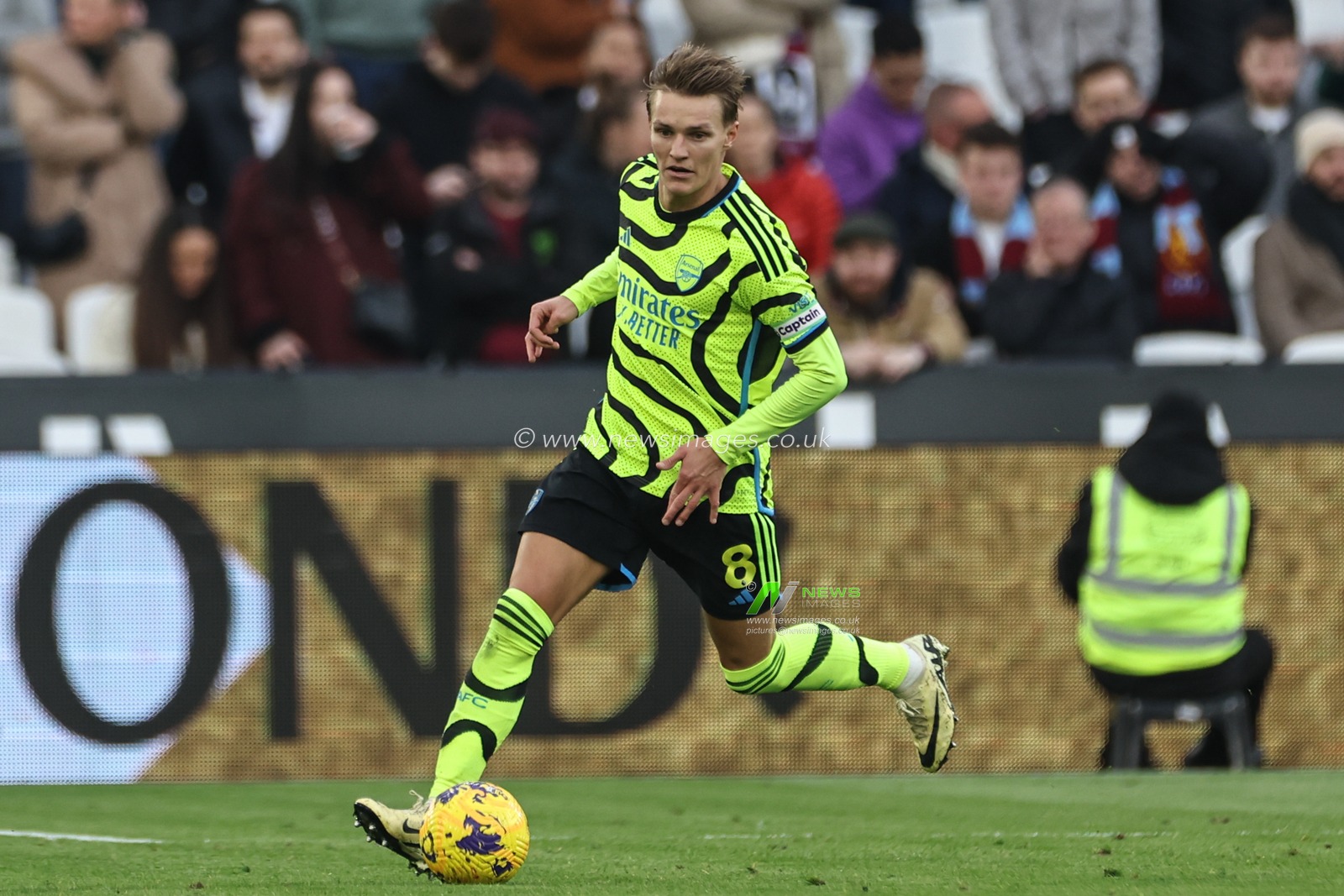 Martin Ã˜degaard of Arsenal breaks with the ball during the Premier League match West Ham United vs Arsenal at London Stadium, London, United Kingdom, 11th February 2024

(Photo by Mark Cosgrove/News Images)