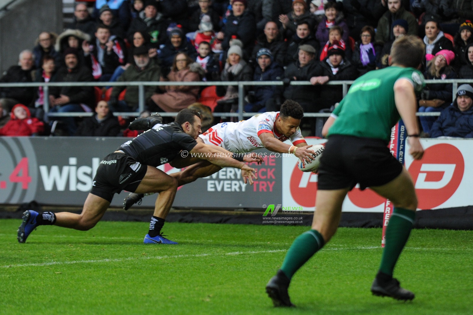 19th January 2019 , Totally Wicked Stadium, St Helens, England;  Betfred Super League Warm Up and Jonny Lomax Testimonial ,  St Helens v Hull FC ; Regan Grace of St Helens scores a try in the corner


Credit: Richard Long/News Images