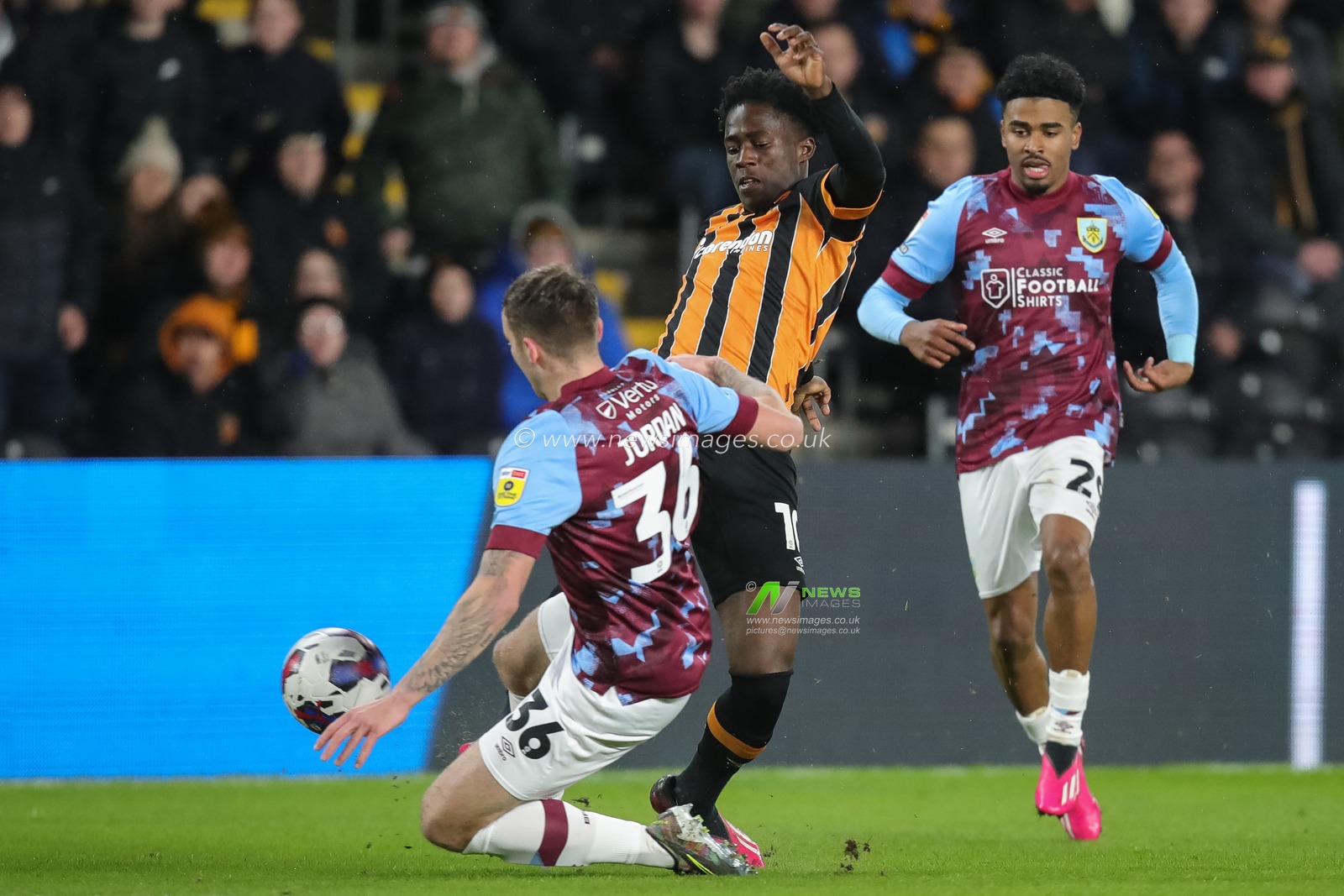 Malcolm Ebiowei #10 of Hull City is tackled by Jordan Beyer #36 of Burnley during the Sky Bet Championship match Hull City vs Burnley at MKM Stadium, Hull, United Kingdom, 15th March 2023

(Photo by James Heaton/News Images)