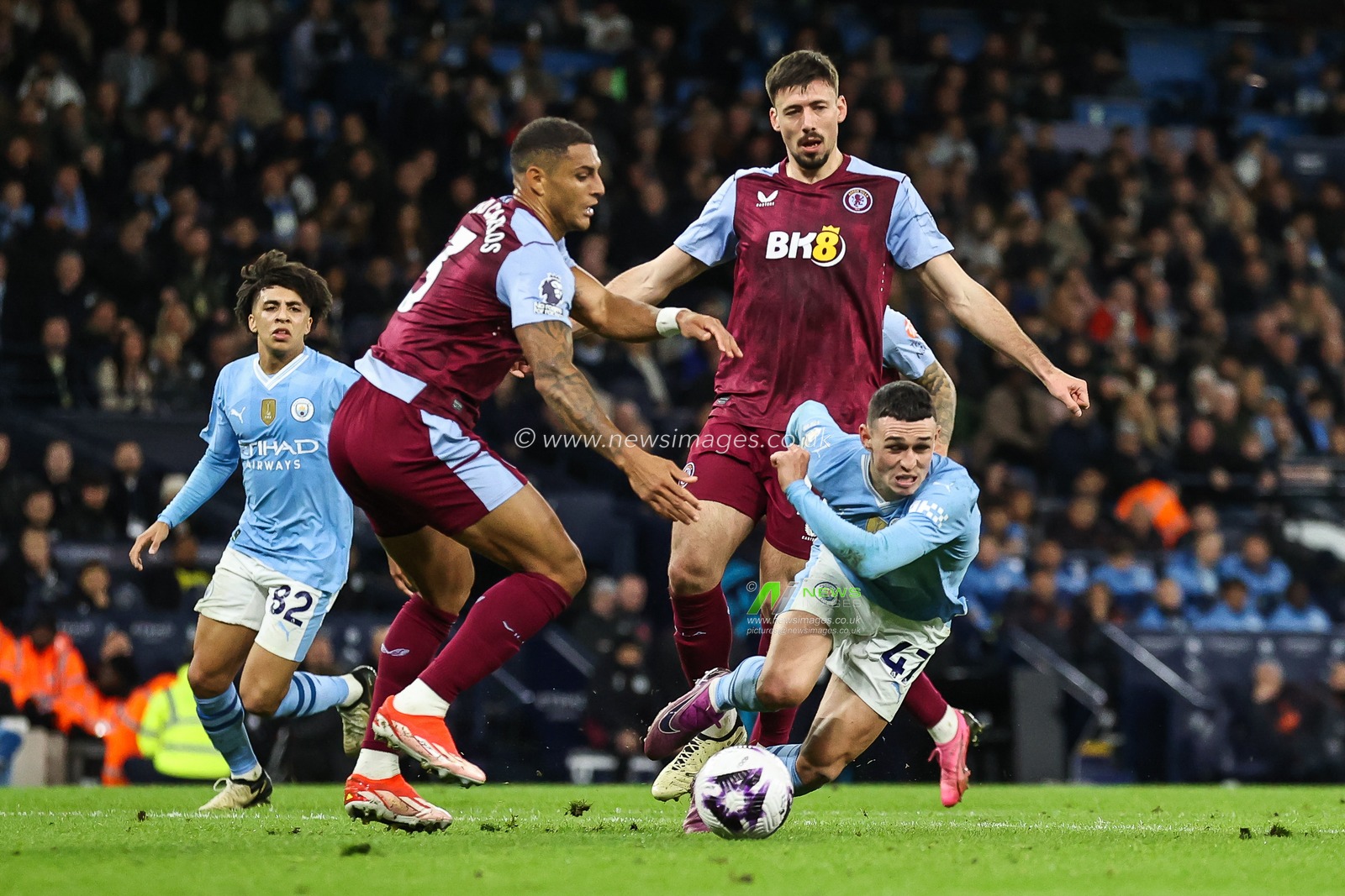 Phil Foden of Manchester City slips during an attack inside the box during the Premier League match Manchester City vs Aston Villa at Etihad Stadium, Manchester, United Kingdom, 3rd April 2024

(Photo by Mark Cosgrove/News Images)
