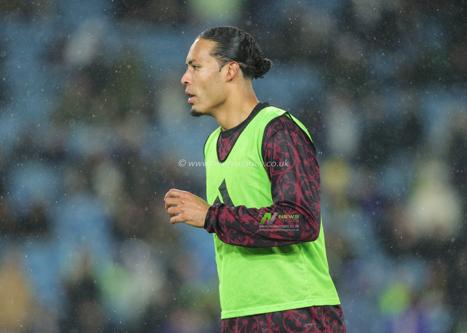Virgil van Dijk of Liverpool in the pregame warmup session during the Premier League match Leeds United vs Liverpool at Elland Road, Leeds, United Kingdom, 6th December 2025

(Photo by Richard Bierton/News Images)

*** GER AUT SUI OUT ***