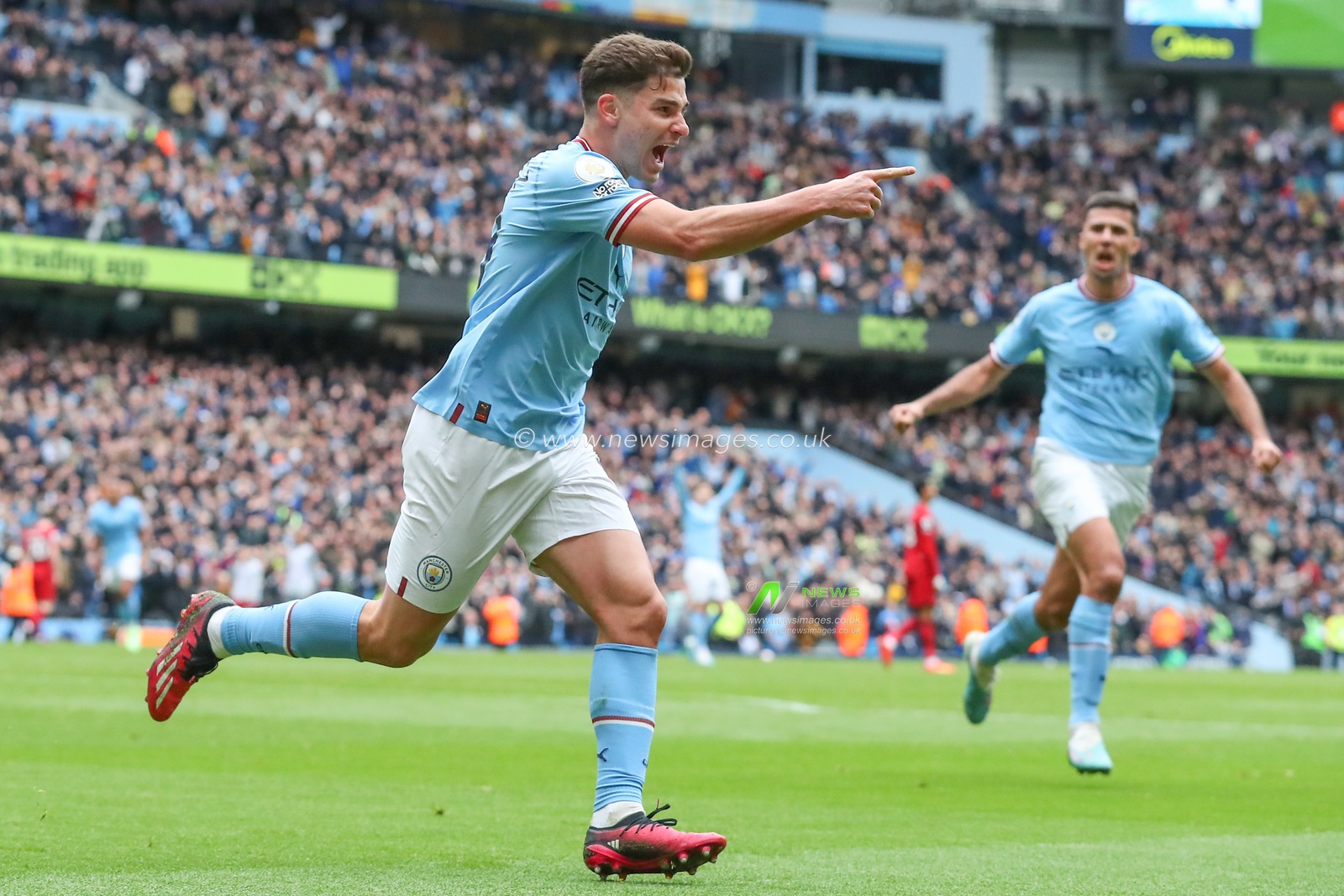 JuliÃ¡n Ãlvarez #19 of Manchester City celebrates his goal to make it 1-1 during the Premier League match Manchester City vs Liverpool at Etihad Stadium, Manchester, United Kingdom, 1st April 2023

(Photo by Gareth Evans/News Images)