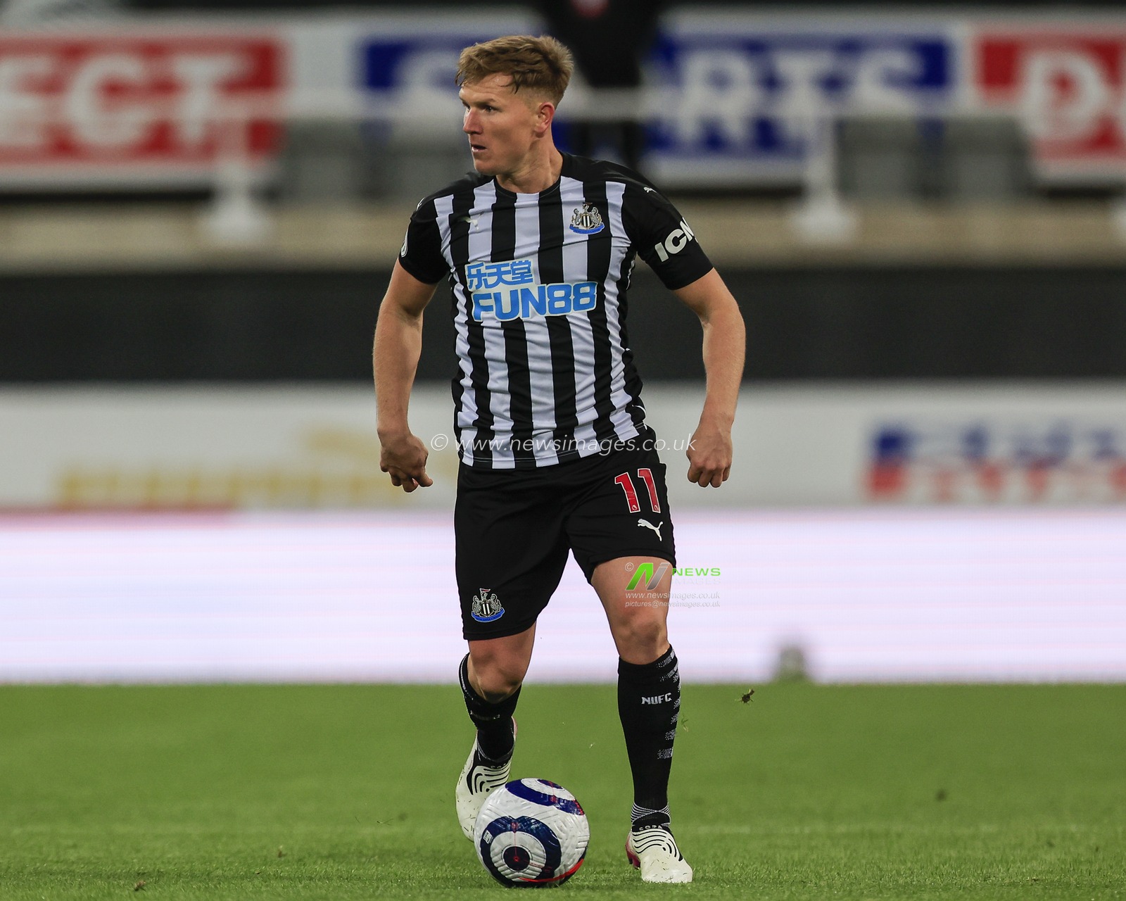 Matt Ritchie #11 of Newcastle United with the ball