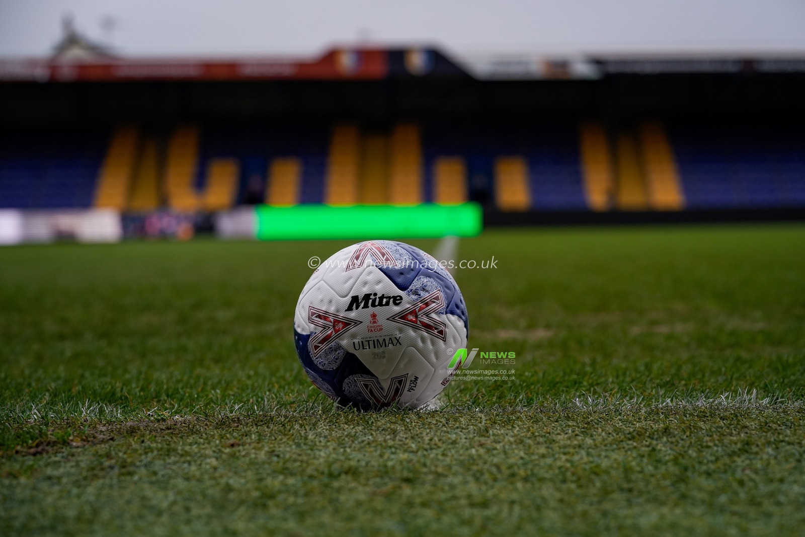 The official match ball during the Emirates FA Cup fifth round match Mansfield Town vs Arsenal at One Call Stadium, Mansfield, United Kingdom on 07 March 2026

(Photo by Maynard Manyowa/News Images)