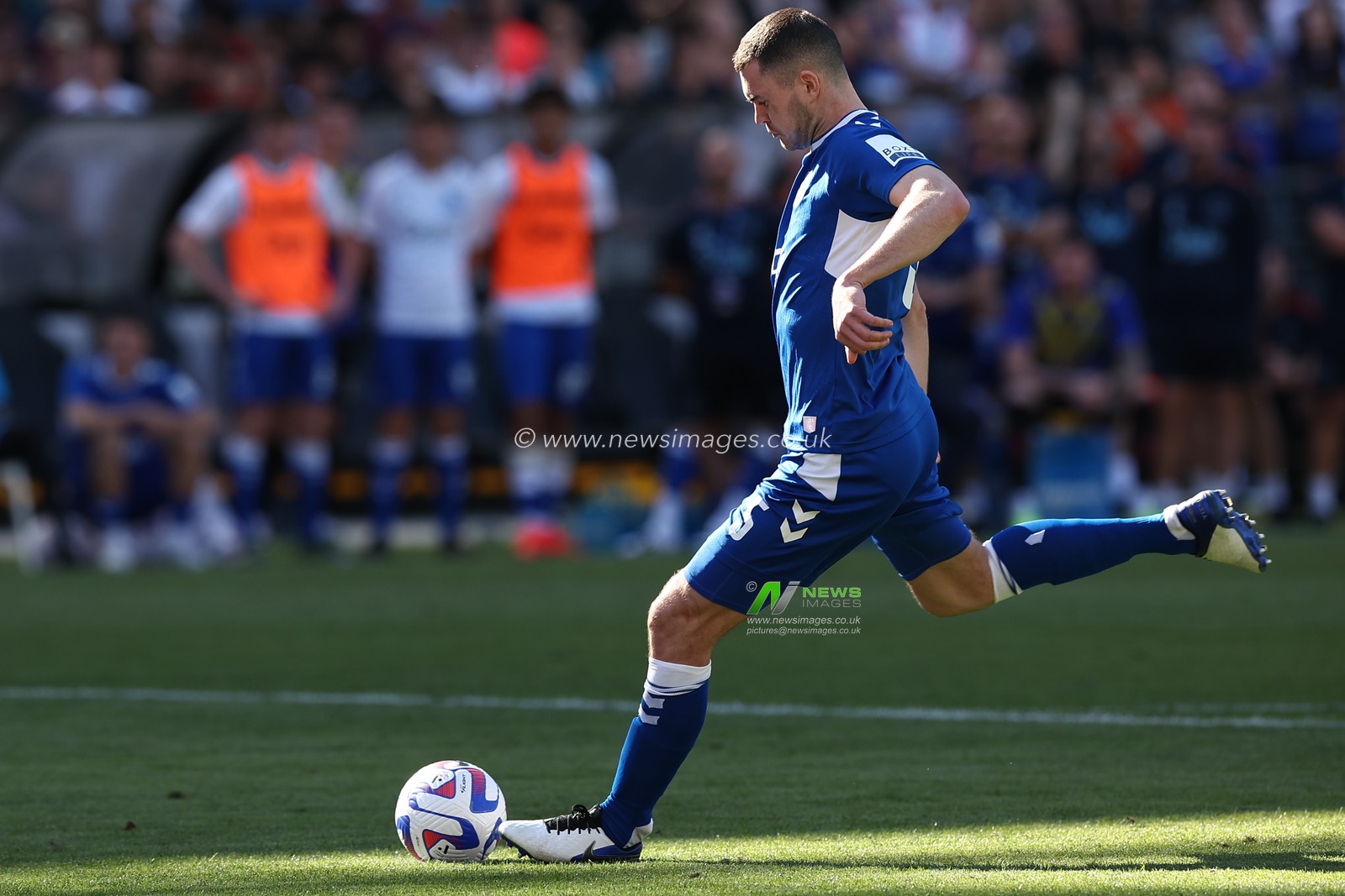 Michael Keane of Everton takes a penalty during the Sydney Super Cup match Celtic vs Everton at Accor Stadium, Sydney, Australia, 20th November 2022

(Photo by Patrick Hoelscher/News Images)