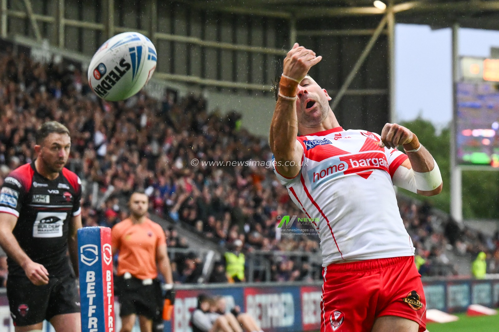 Tommy Makinson of St. Helens celebrates his tryduring the Betfred Super League Round 21 match St Helens vs Salford Red Devils at Totally Wicked Stadium, St Helens, United Kingdom, 8th August 2024

(Photo by Craig Thomas/News Images)