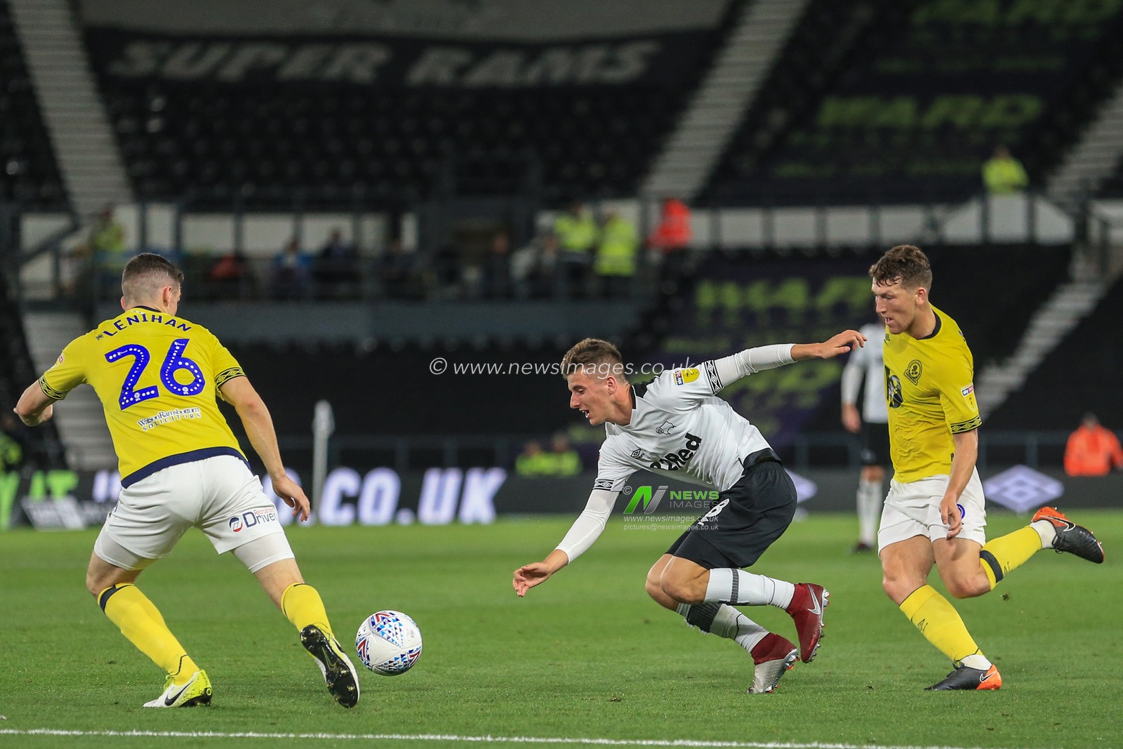 u18th September 2018, Pride Park, Derby, England; Sky Bet Championship, Derby County v Blackburn Rovers ; Mason Mount (08) of Derby slips with the ball just outside the box 

Credit: Mark Cosgrove/News Images