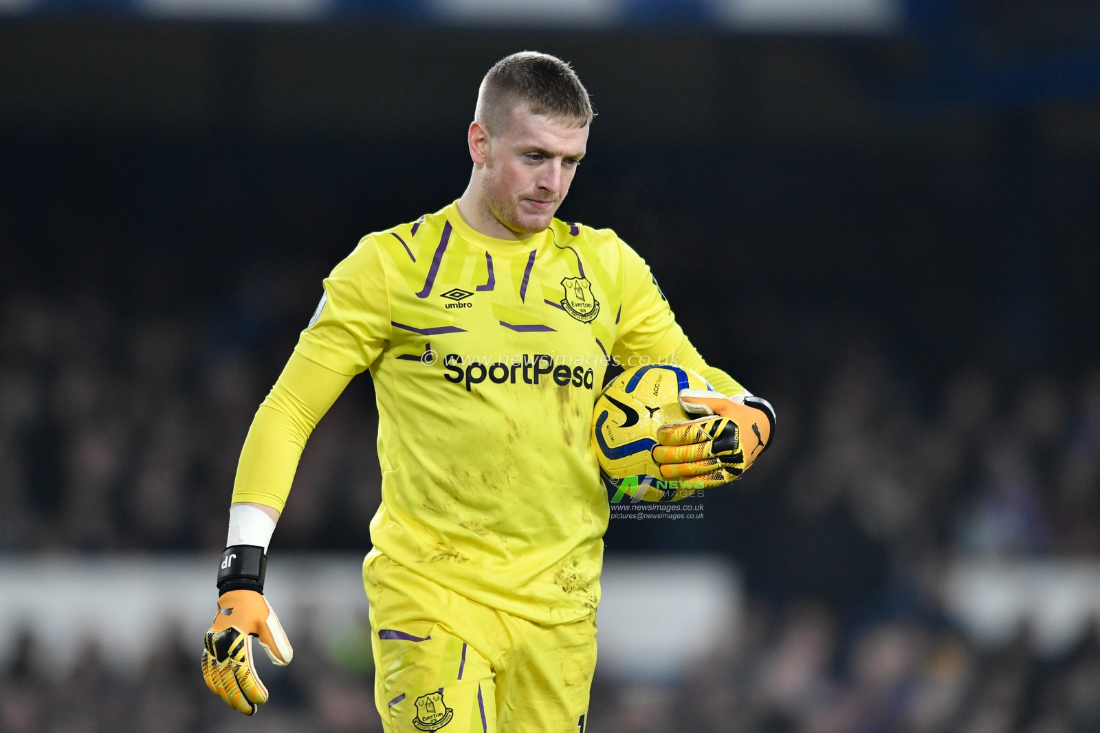 21st January 2020, Goodison Park, Liverpool, England; Premier League, Everton v Newcastle United : Jordan Pickford (1) of Everton carries the ball in one hand
