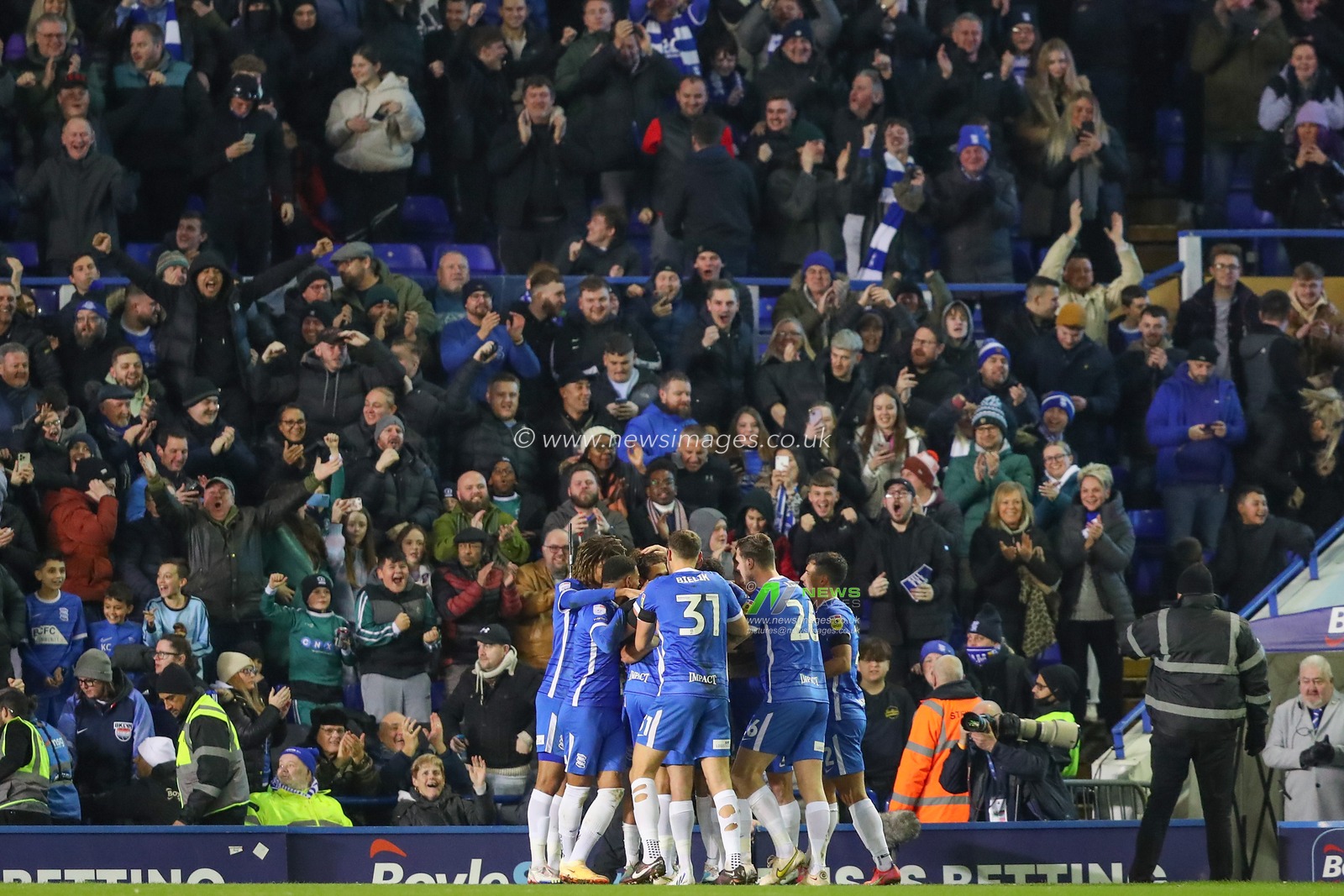 Birmingham City players celebrate Hannibal Mejbri #6 of Birmingham City goal to make it 1-0 during the Sky Bet Championship match Birmingham City vs West Bromwich Albion at St Andrews, Birmingham, United Kingdom, 10th February 2023

(Photo by Gareth Evans/News Images)
