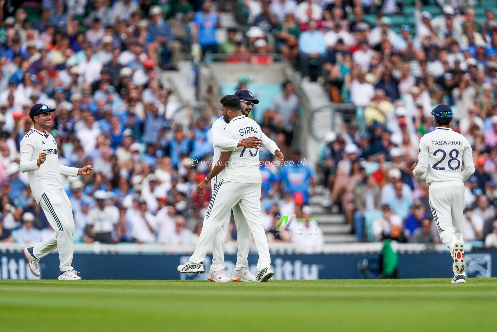 Mohammed Siraj of India celebrates with teammates after dismissing Ollie Pope of England during the 5th Rothesay Test Match day 4 England vs India at The Kia Oval, London, United Kingdom, 3rd August 2025

(Photo by Izzy Poles/News Images)