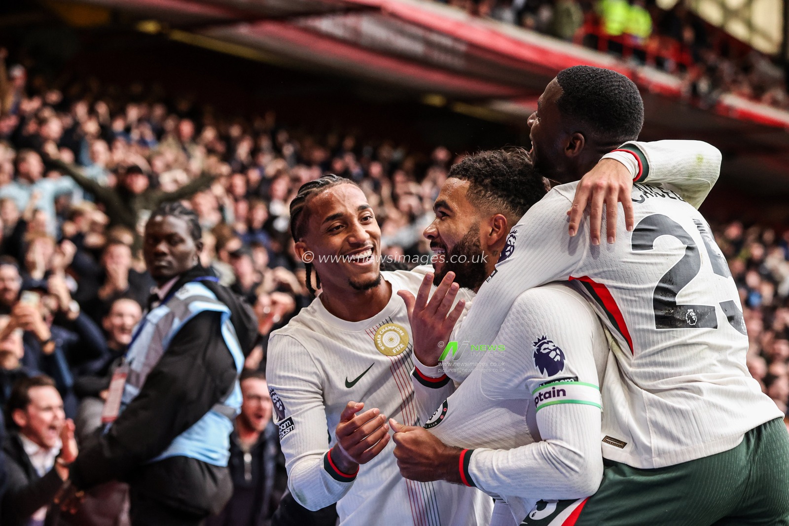 Reece James of Chelsea celebrates his goal to make it 0-3 during the Premier League match Nottingham Forest vs Chelsea at City Ground, Nottingham, United Kingdom, 18th October 2025

(Photo by Alfie Cosgrove/News Images)