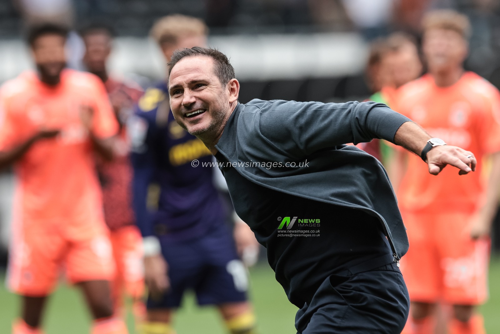 Frank Lampard manager of Coventry City celebrates the 3-5 win with the traveling fans during the Sky Bet Championship match Derby County vs Coventry City at Pride Park Stadium, Derby, United Kingdom, 16th August 2025

(Photo by Mark Cosgrove/News Images)