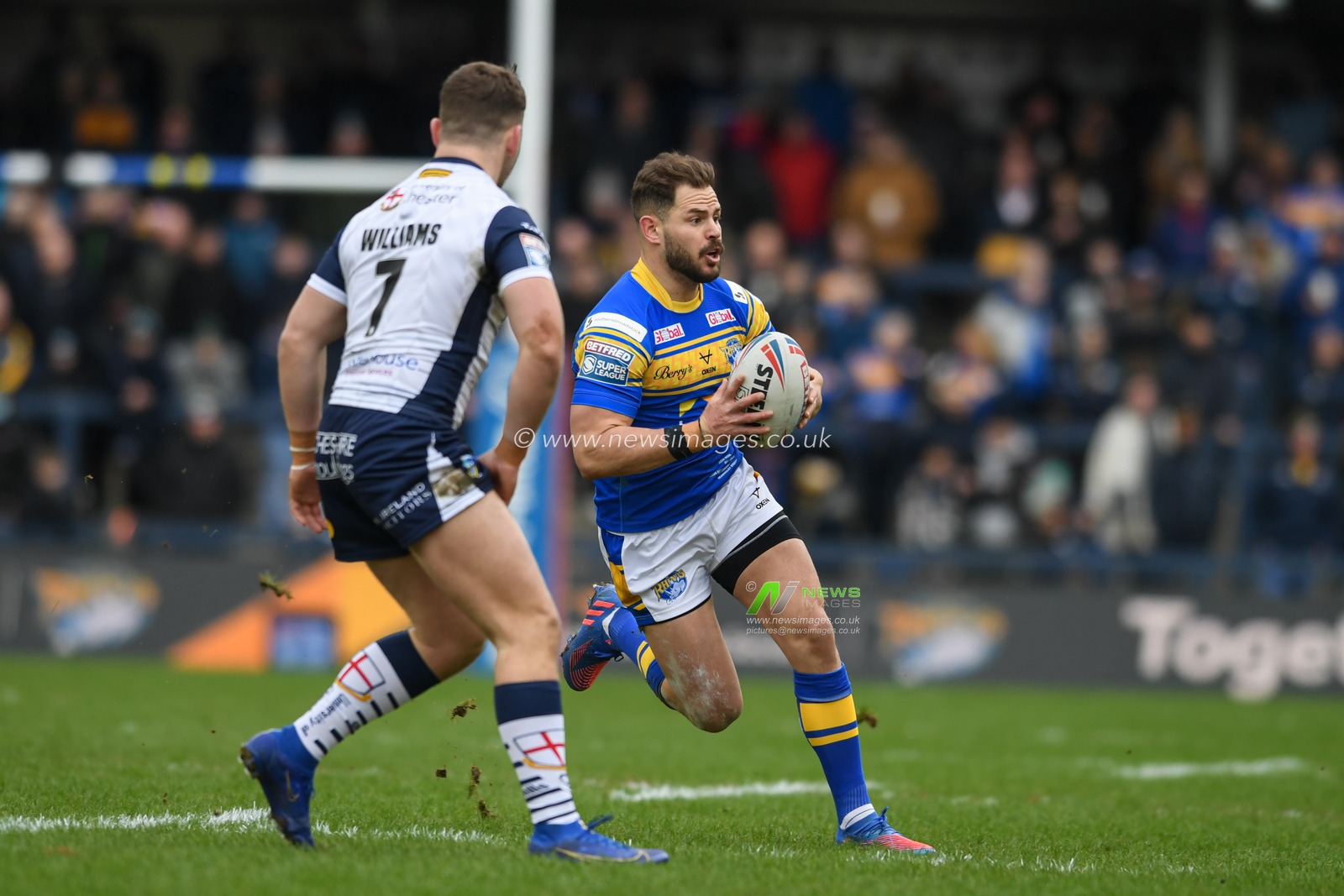 Aidan Sezer #7 of Leeds Rhinos runs forward with the ball