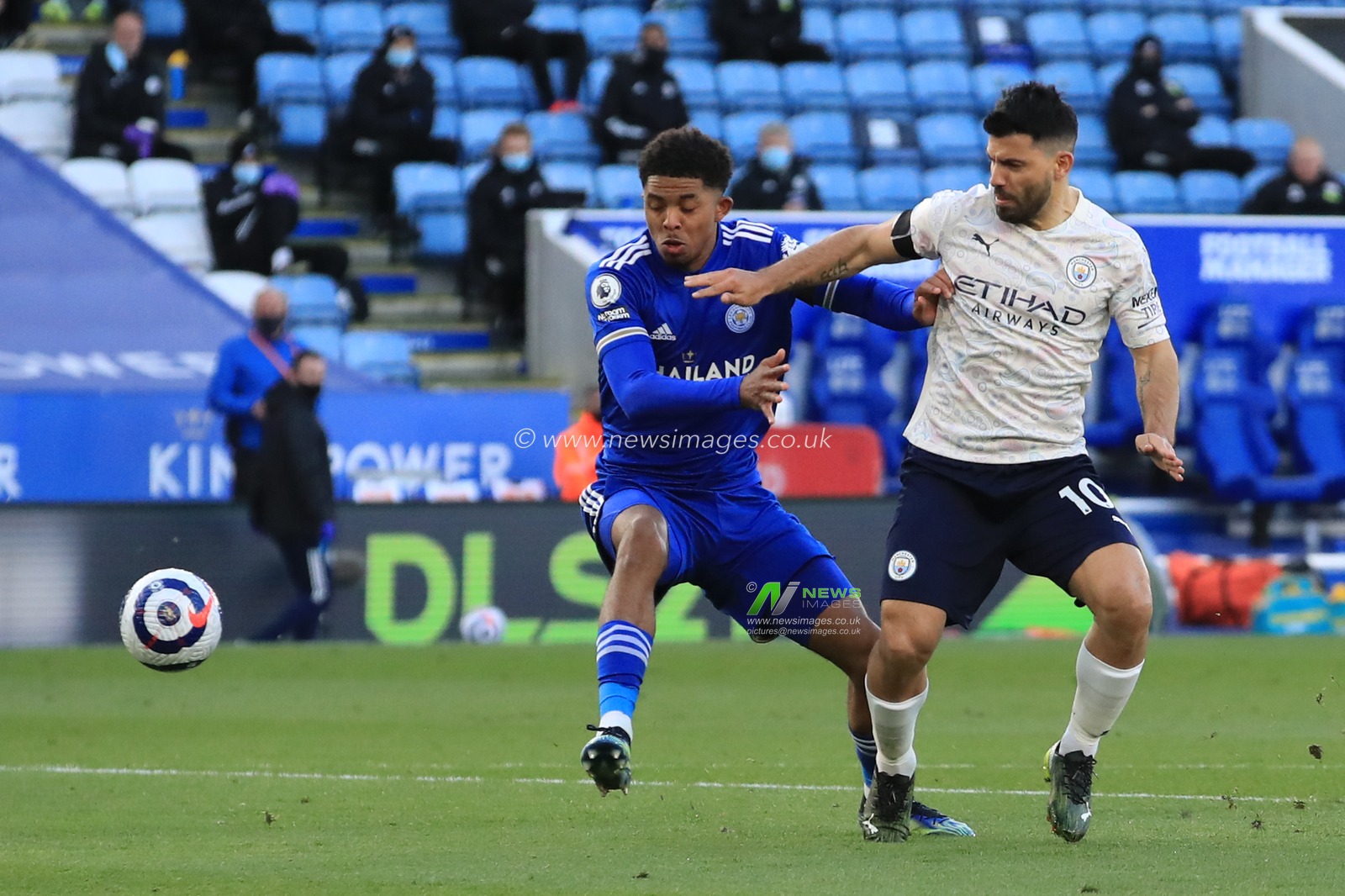 Sergio Aguero #10 of Manchester City tussles for the ball